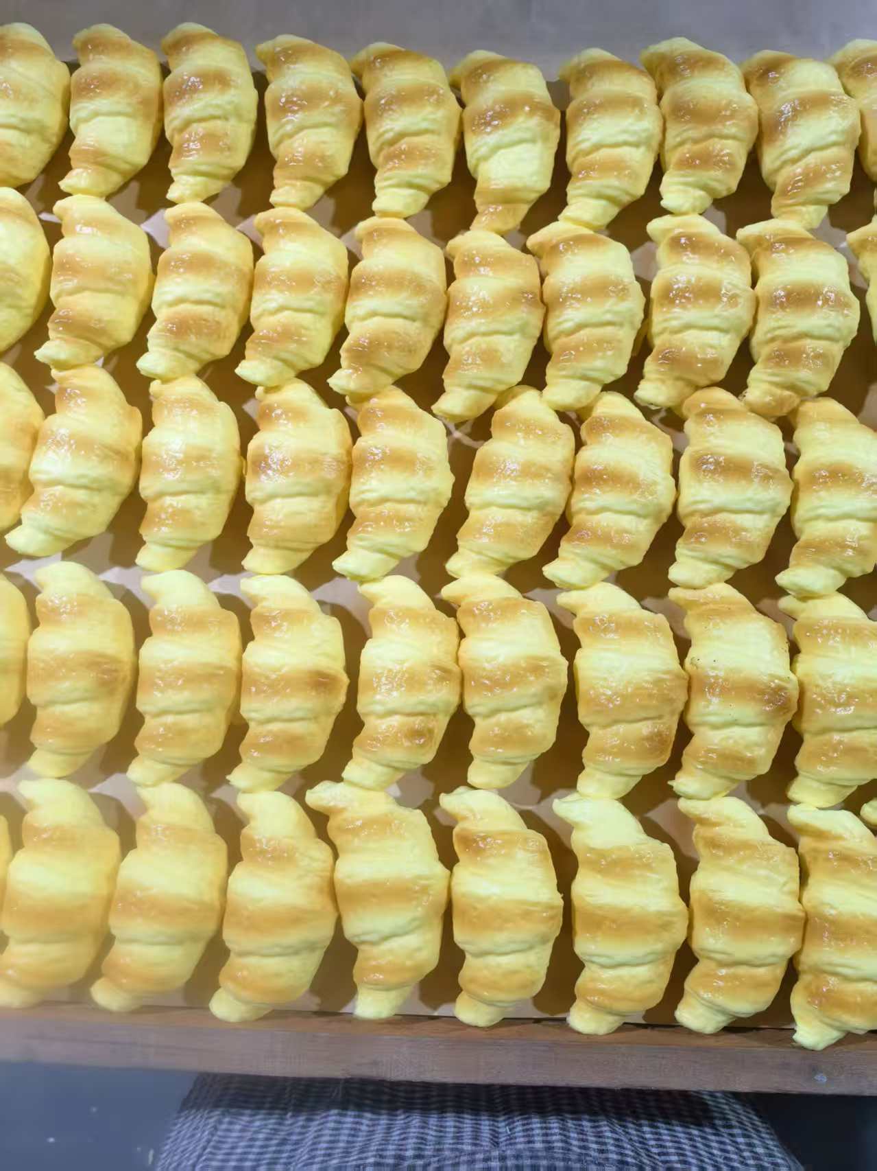 Slow-rebound simulation small bread, wet and soft touch, kneading fun, creative milk-flavored food play, stress-relieving toy, the same style as Xiaohongshu pic 5