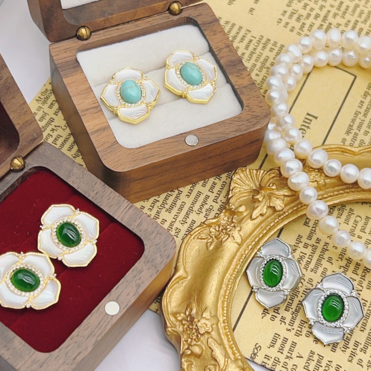 Heavy industry light luxury style, niche high-end feel earrings, court-style shell four-leaf clover earrings, imitation turquoise jade, four colors to choose from