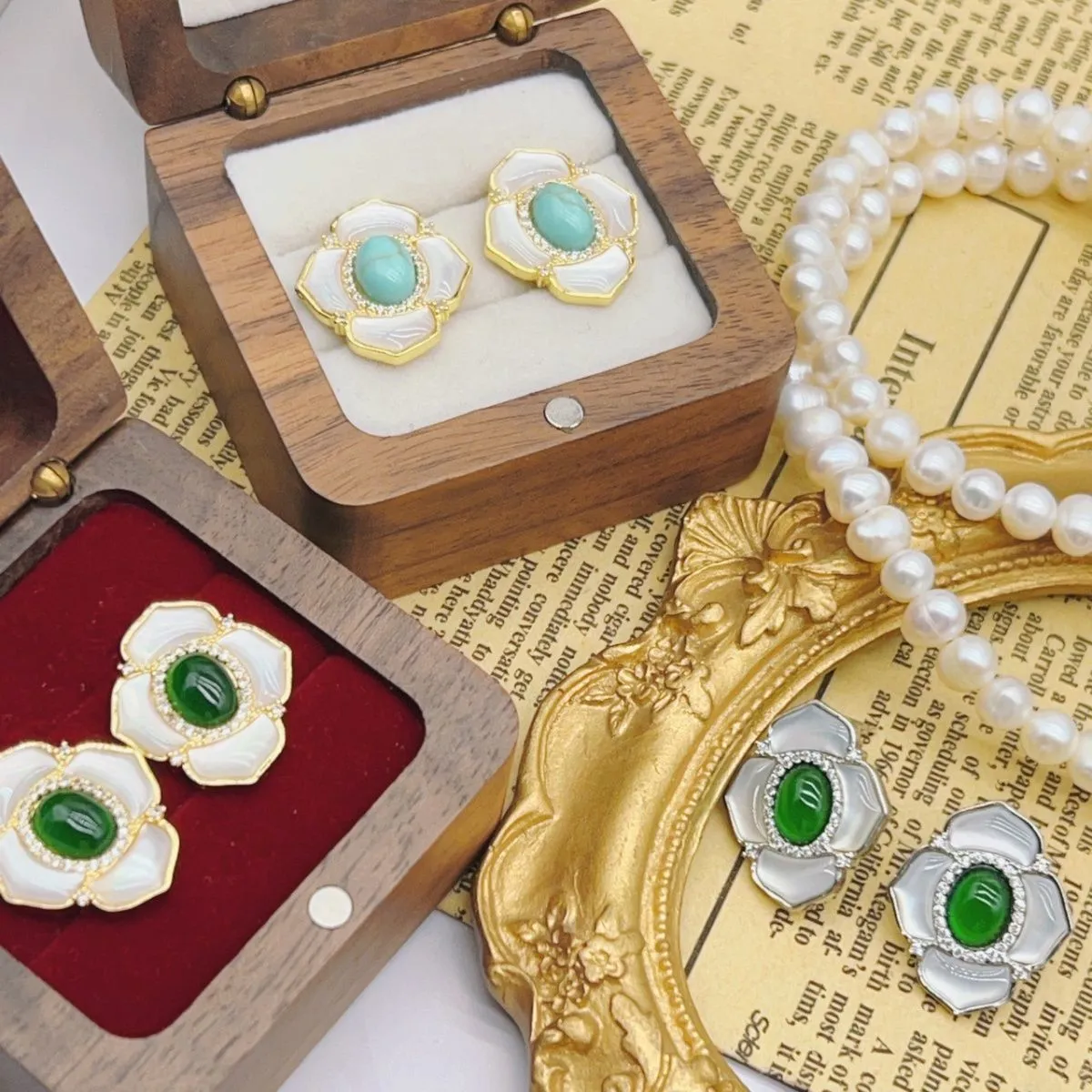 Heavy industry light luxury style, niche high-end feel earrings, court-style shell four-leaf clover earrings, imitation turquoise jade, four colors to choose from detail image 10