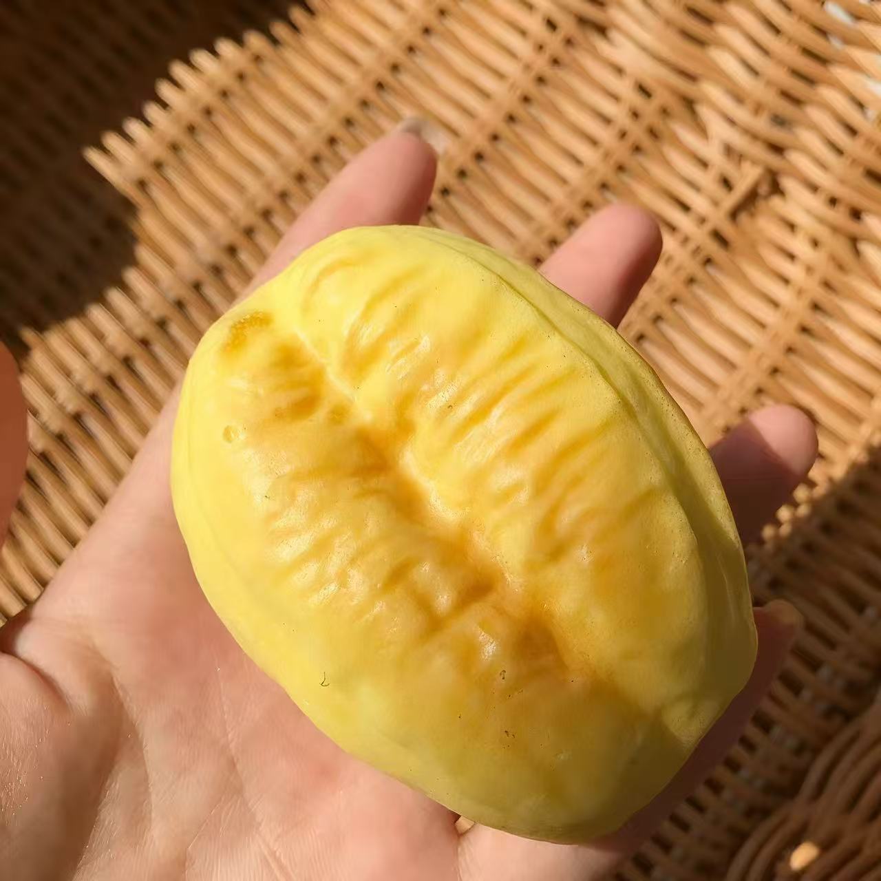 Slow-rebound simulation small bread, wet and soft touch, kneading fun, creative milk-flavored food play, stress-relieving toy, the same style as Xiaohongshu Item Picture