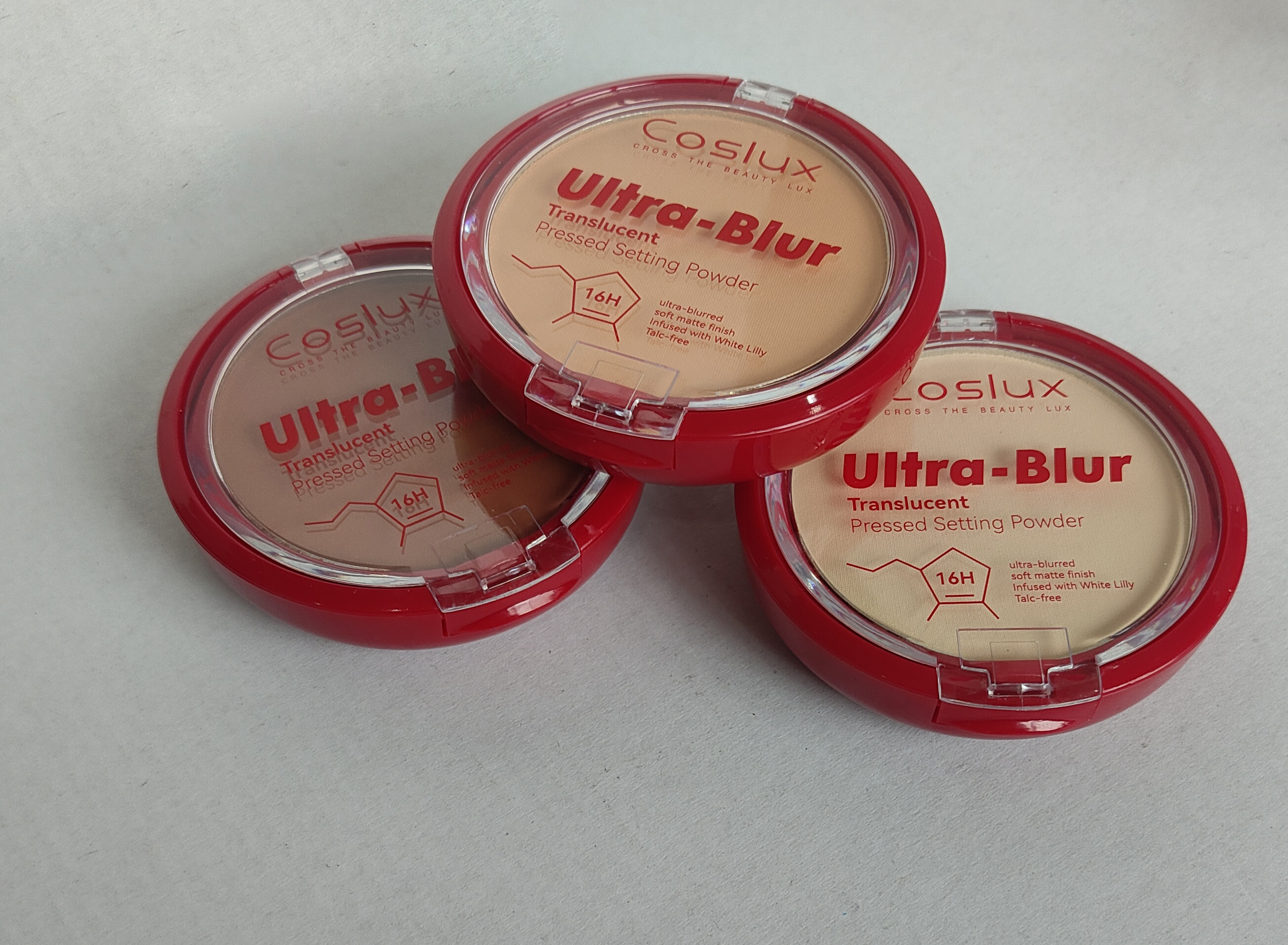 This facial beauty soft focus brightening setting powder is super soft focus and super fine, free of talcum powder. It contains hyaluronic acid for long-lasting makeup effect and oil control. It also contains white lily essence to prevent oxidation details Picture