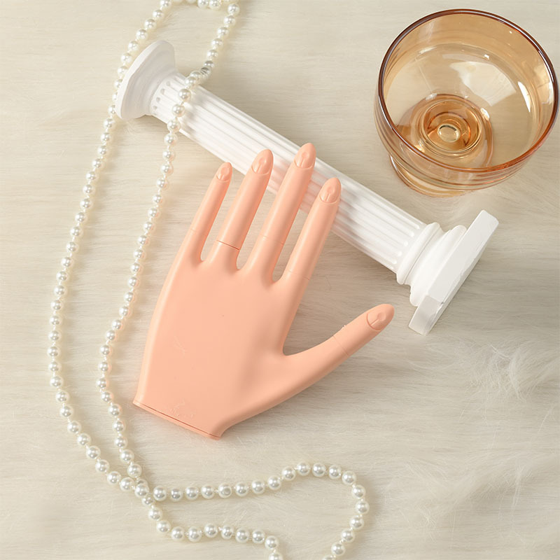 The new detachable practice prosthetic hand for nail art is made of silicone with movable palm and fingers and nail plates detail image 5