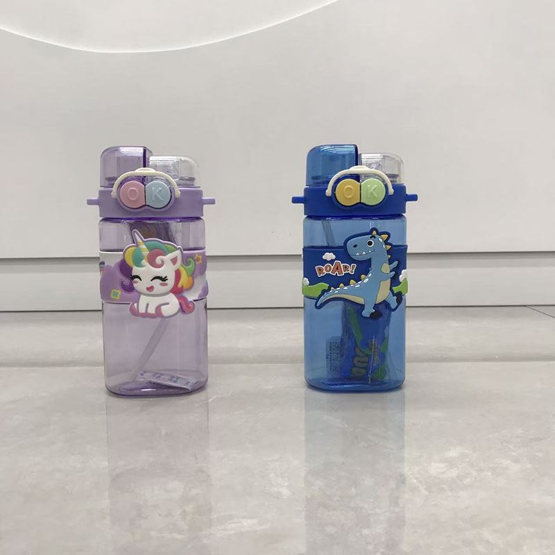 双盖双饮卡通儿童水杯 便携背带安全锁扣 食品级无异味高颜值大容量吸管杯详情3