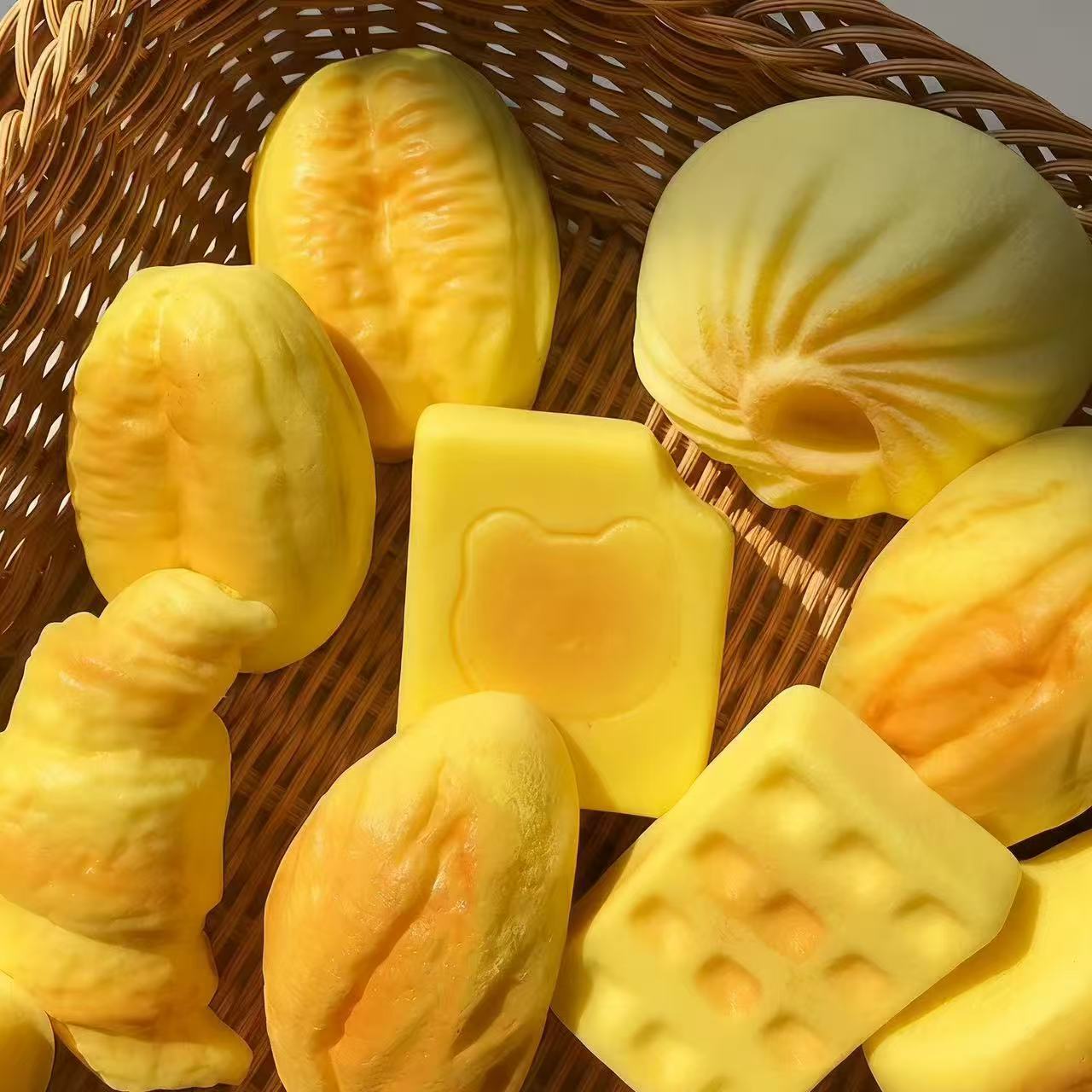 Slow-rebound simulation small bread, wet and soft touch, kneading fun, creative milk-flavored food play, stress-relieving toy, the same style as Xiaohongshu details Picture