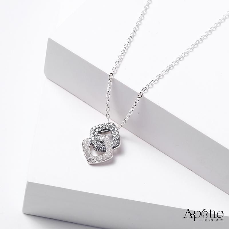 APOTIE pure silver simple and versatile square nail sand necklace Application Scenario