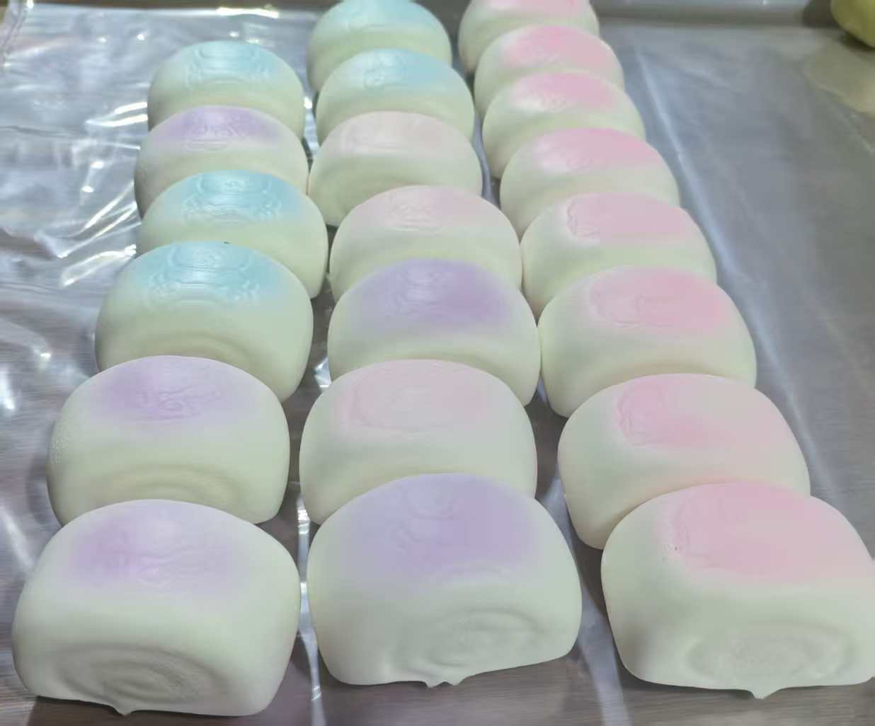 Slow-rebound simulation small bread, wet and soft touch, kneading fun, creative milk-flavored food play, stress-relieving toy, the same style as Xiaohongshu pic 2