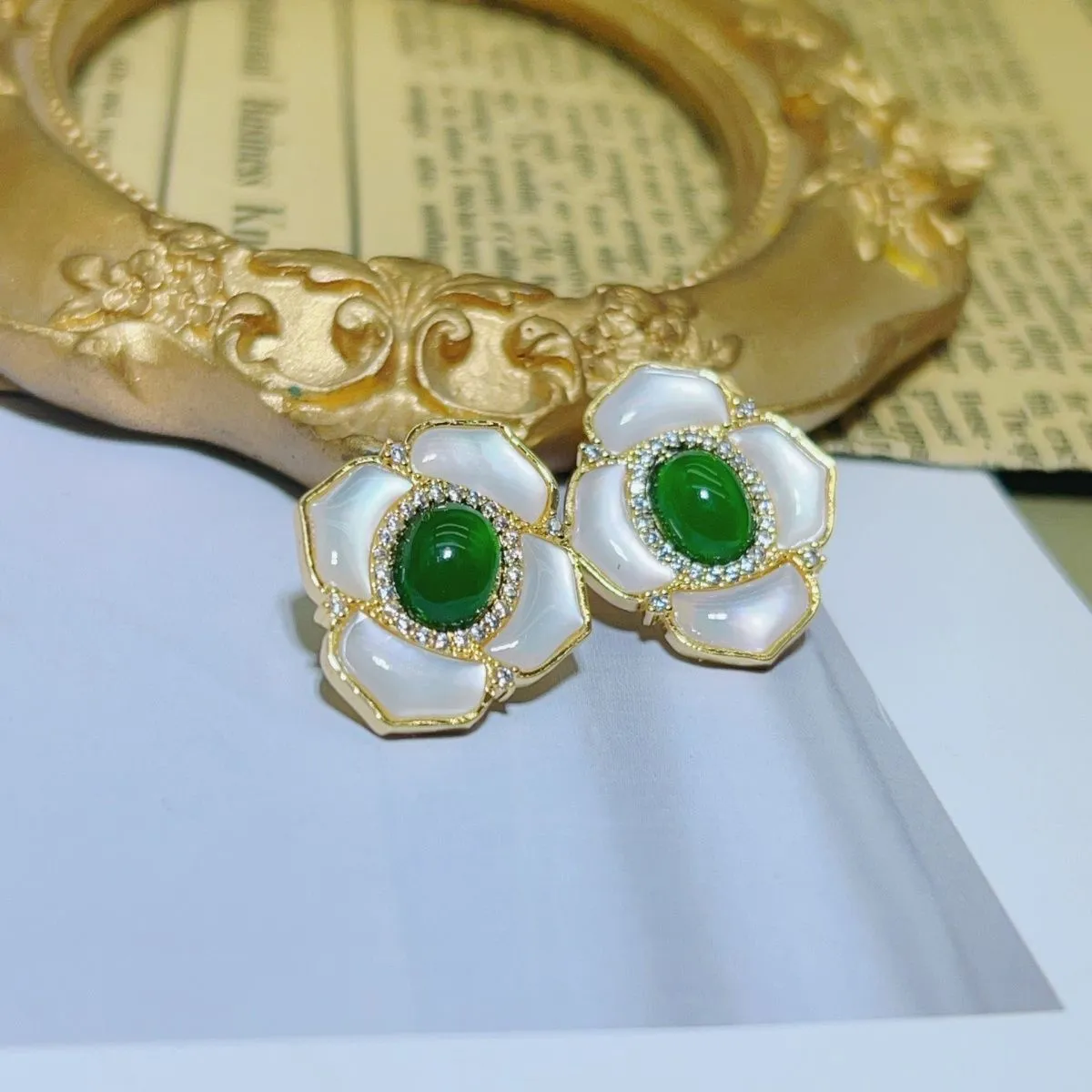 Heavy industry light luxury style, niche high-end feel earrings, court-style shell four-leaf clover earrings, imitation turquoise jade, four colors to choose from detail image 6