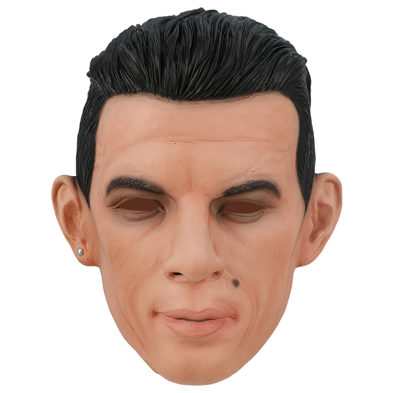 Cristiano Ronaldo masks are selling well, and fans are chasing after star merchandise details Picture