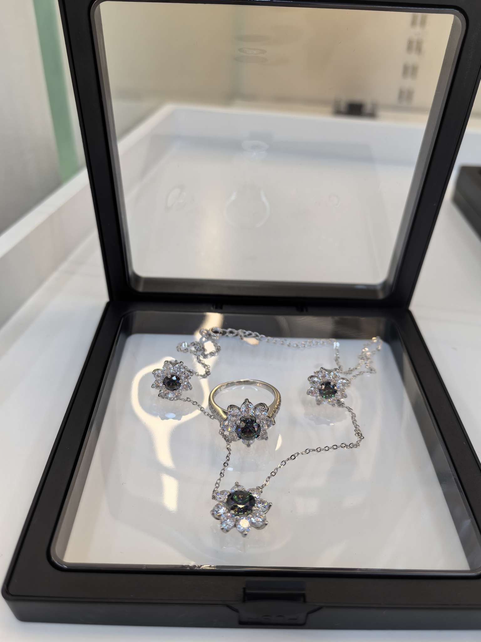 饰品首饰套装  莫桑钻套链戒指和耳钉三件套  时尚百搭  女款  简约潮流