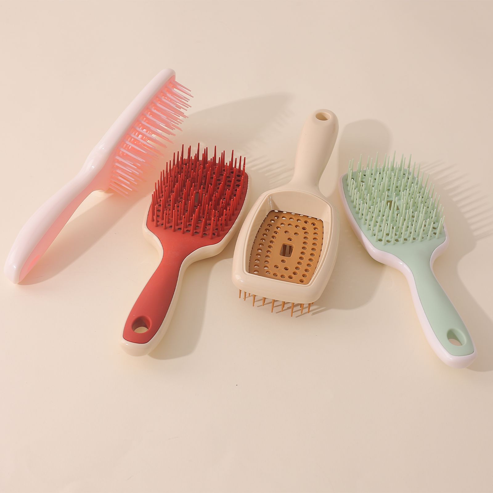 Baihe's new four-color candy comb makes it easy to manage hair without tangles and smooth with just one comb. It's a multi-functional massage comb Specification image