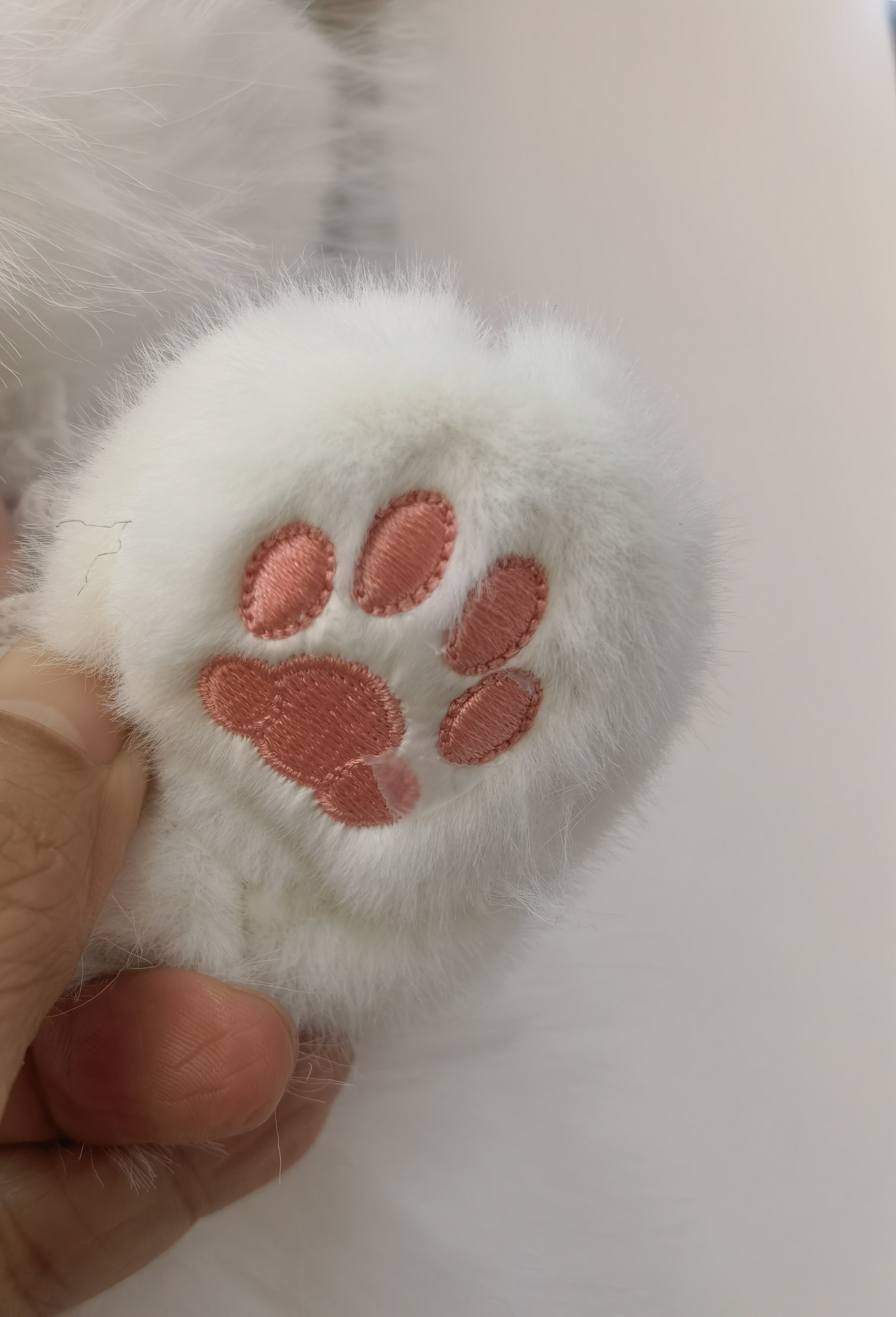 A 35CM cute white cat doll, wearing a lace bow tie and holding a music symbol, is so adorable! Item Picture