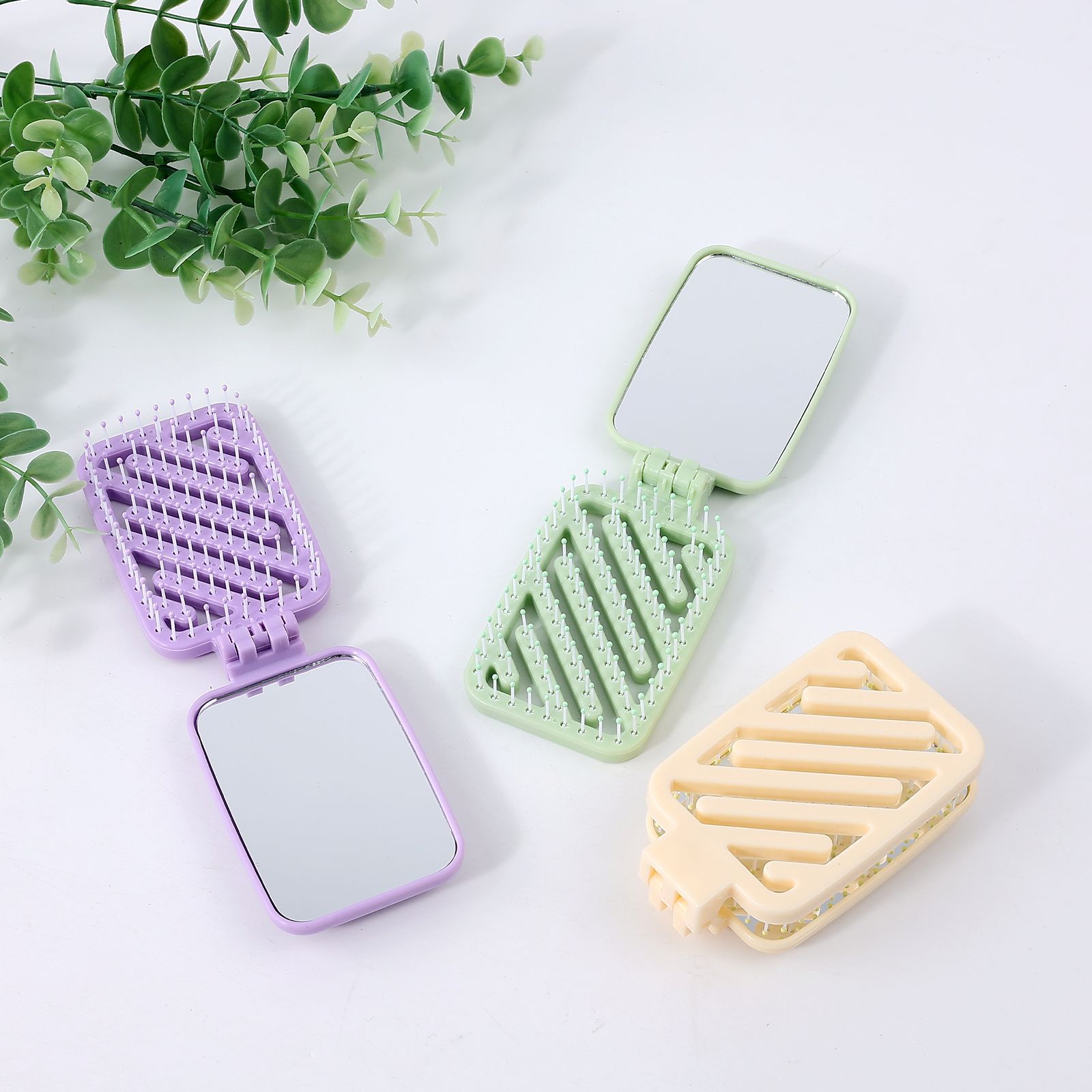 Baihe portable folding mirror comb, cute cartoon wheat fragrance comb, convenient and easy to store, all-in-one mirror comb, portable makeup mirror comb Specification image