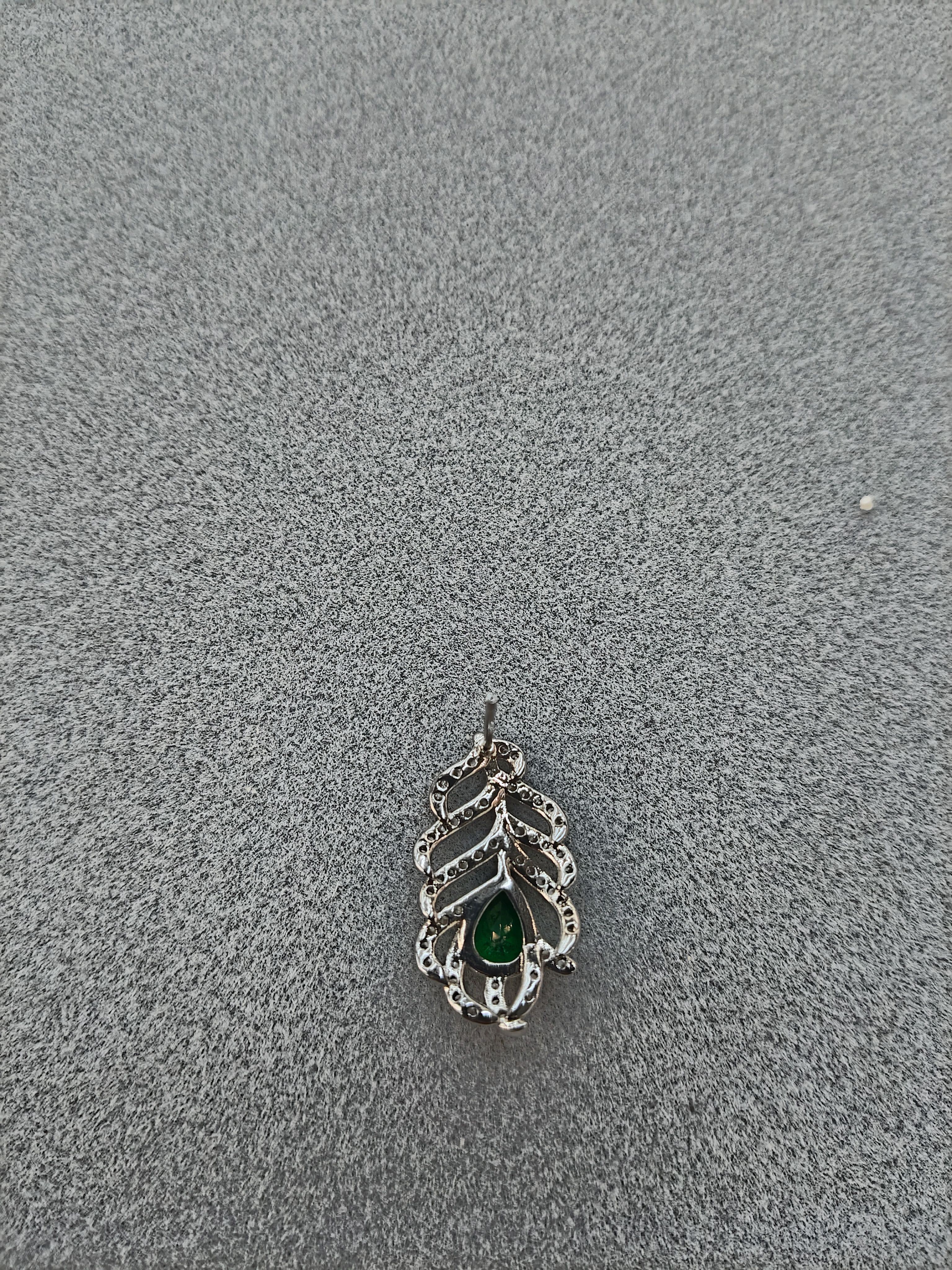 In 2025, the new Waka Mi model features a versatile, elegant and exquisite leaf-shaped design, with classic and fashionable accents and sparkling zircon ear studs Specification image