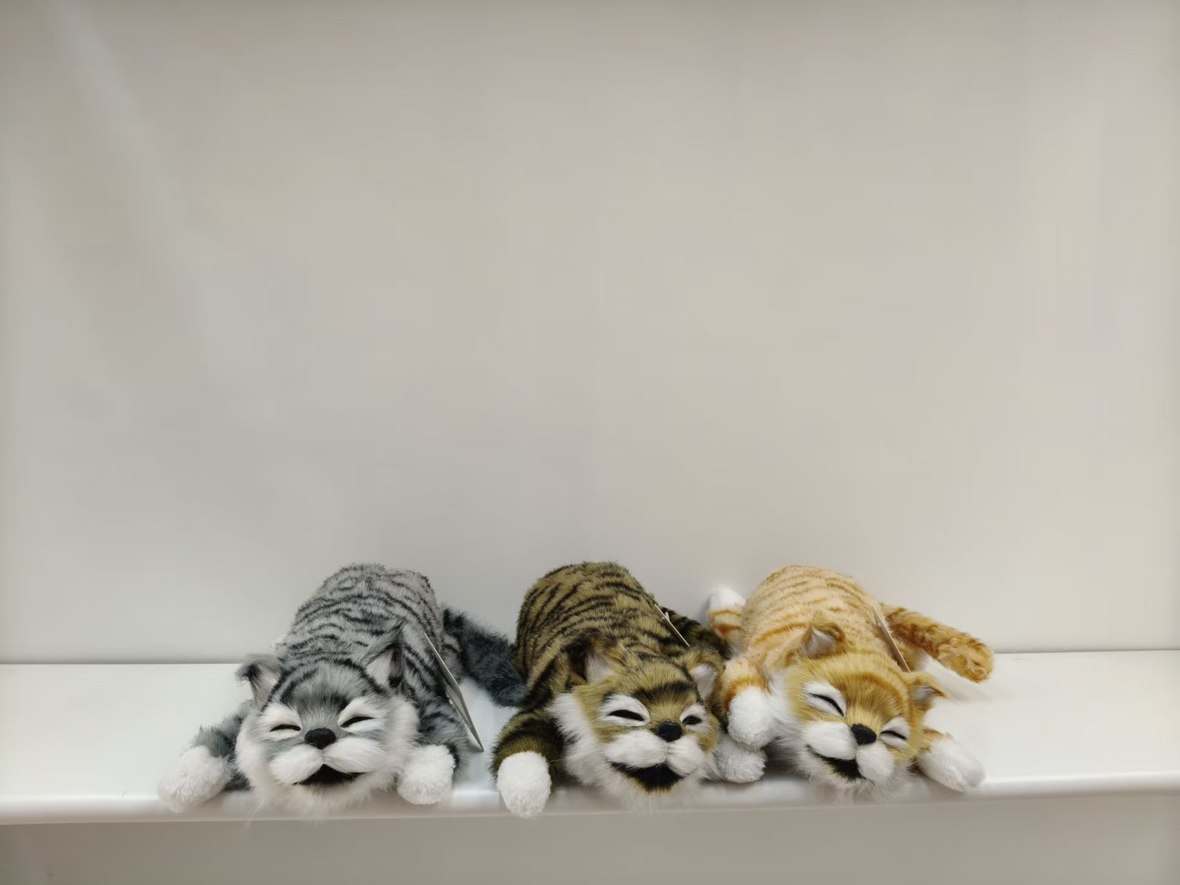 New best-selling electric plush toys of the cat and dog series, such as the large rolling cat, holiday gifts, etc