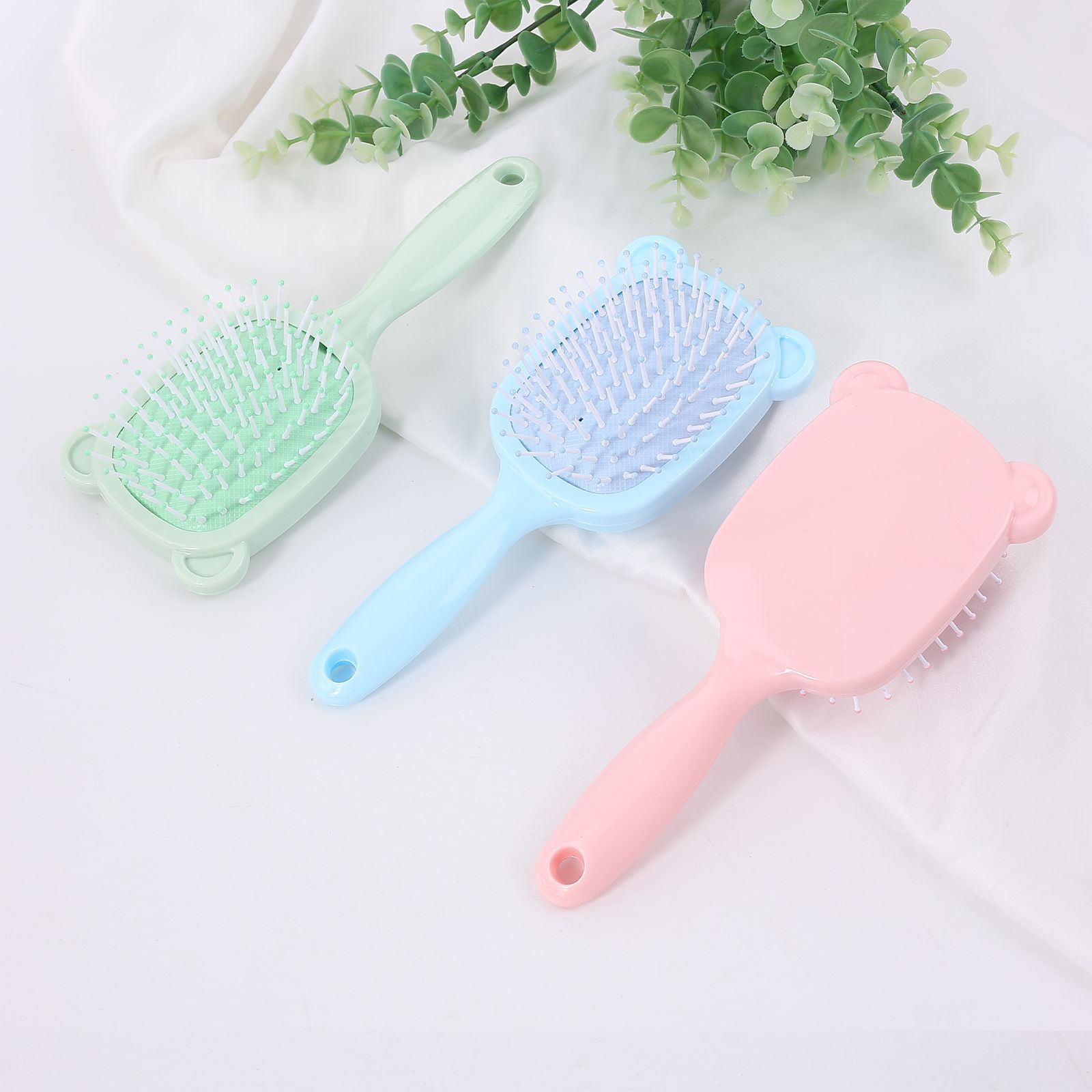 Baihe's new macaron-colored air cushion comb, cute bear hair massage comb, and home girl meridian massage airbag comb details Picture