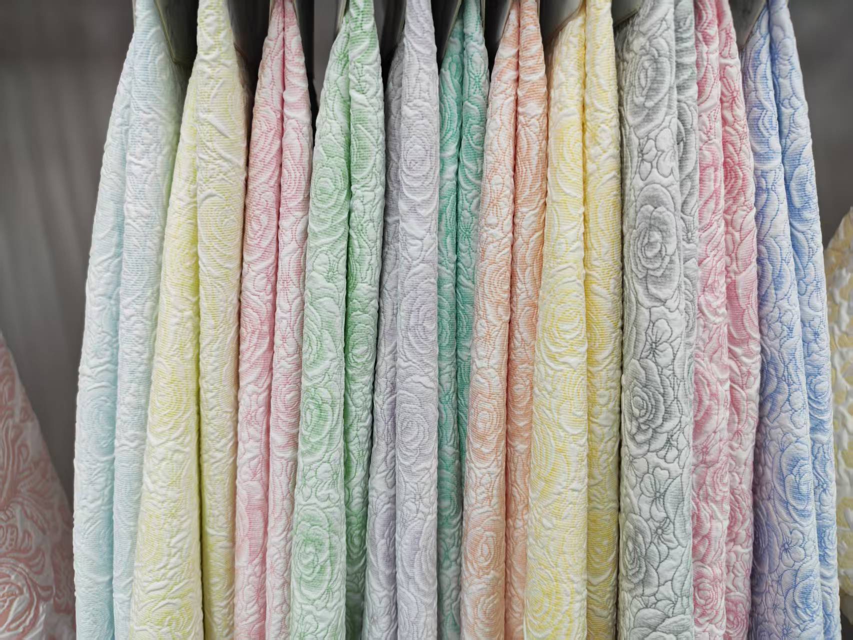 Rose-patterned bubble fabric composite fabric for clothing, accessories, pet supplies, bags and accessories