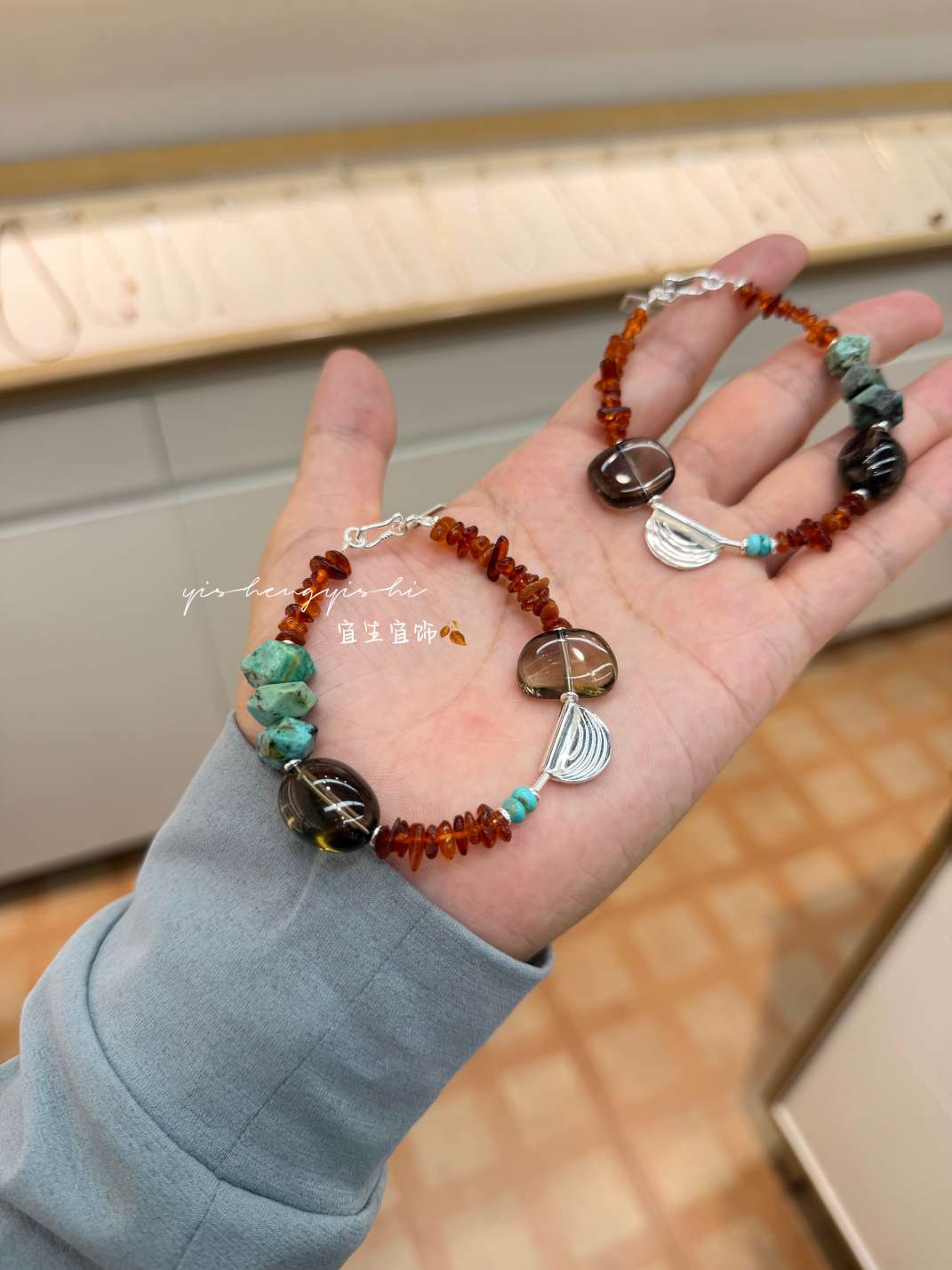 Pure silver small fan bracelet with natural stone design, simple, fashionable and trendy style details Picture