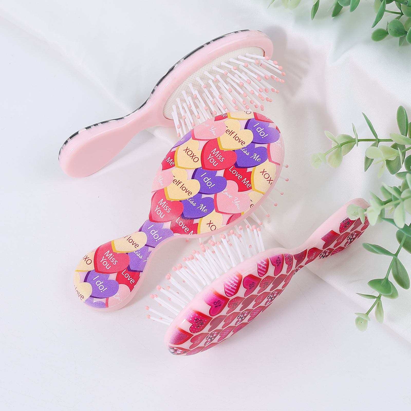 Baihe Customized Valentine's Day hair care airbag comb, cartoon printed personalized massage comb, Mini portable plastic air cushion comb Specification image