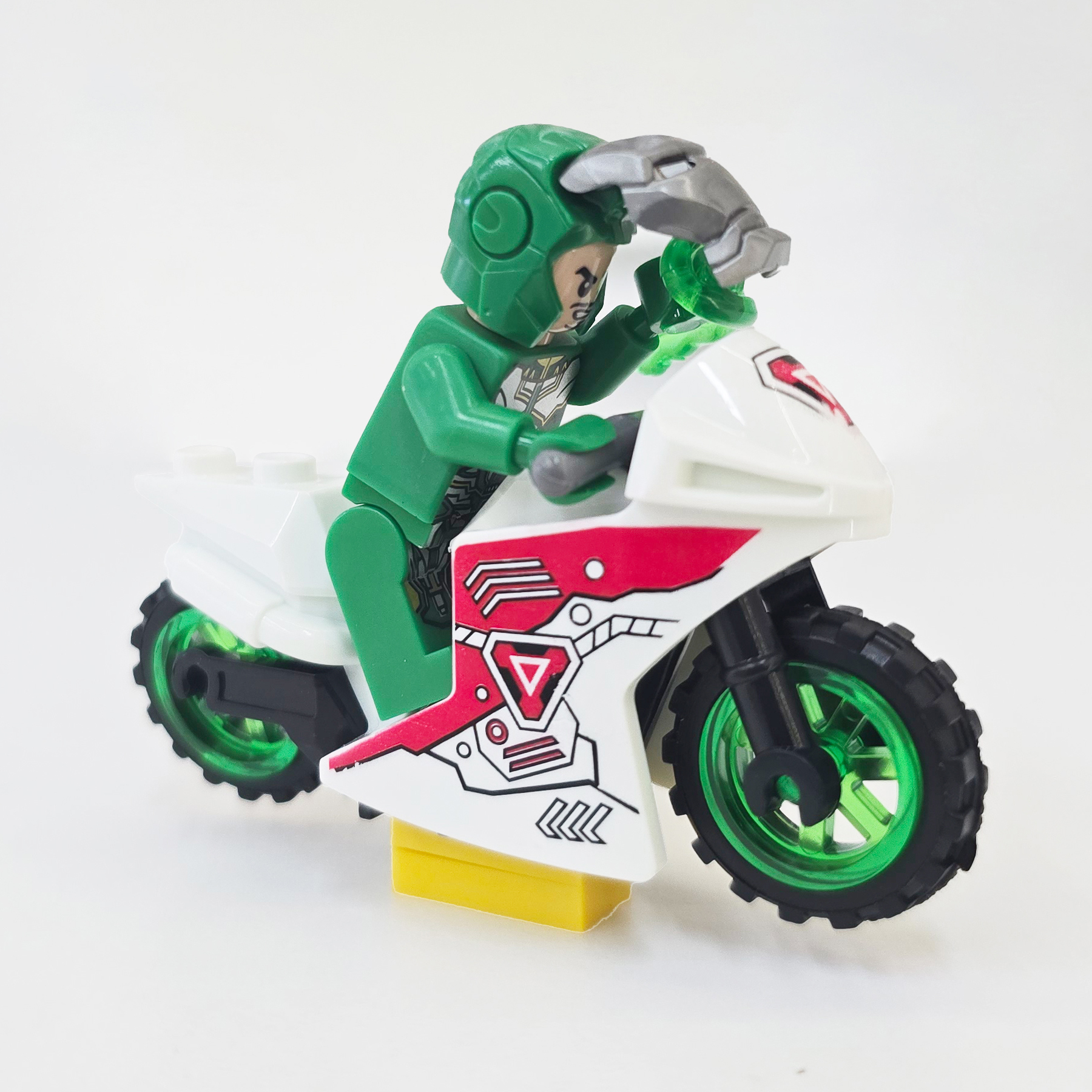 Iron Man minifigure motorcycle compatible with LEGO children's educational toys and figurines factory export wholesale with weapons, Avengers, Marvel, Captain America, Spider-Man Minifigure 2 yuan 20 pieces Item Picture