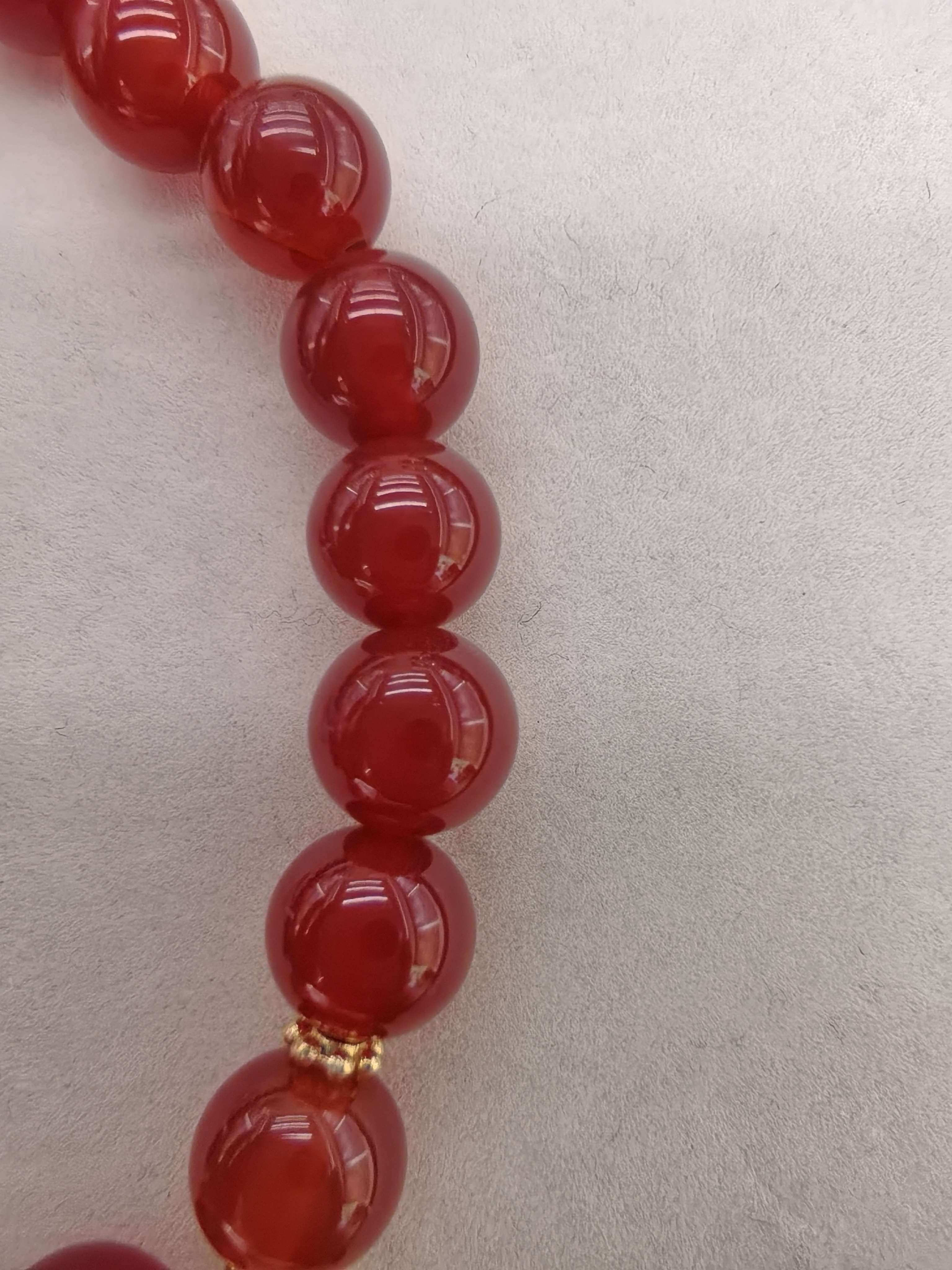 红玛瑙珍珠被视为吉祥、富贵的象征，古代称 “赤玉”，佛教中列为 “七宝” 之一。细节图