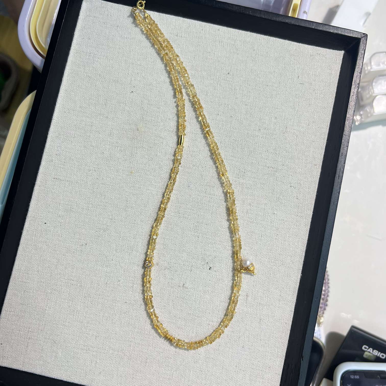 This pure silver yellow crystal necklace features a simple design and is a versatile high-quality necklace details Picture