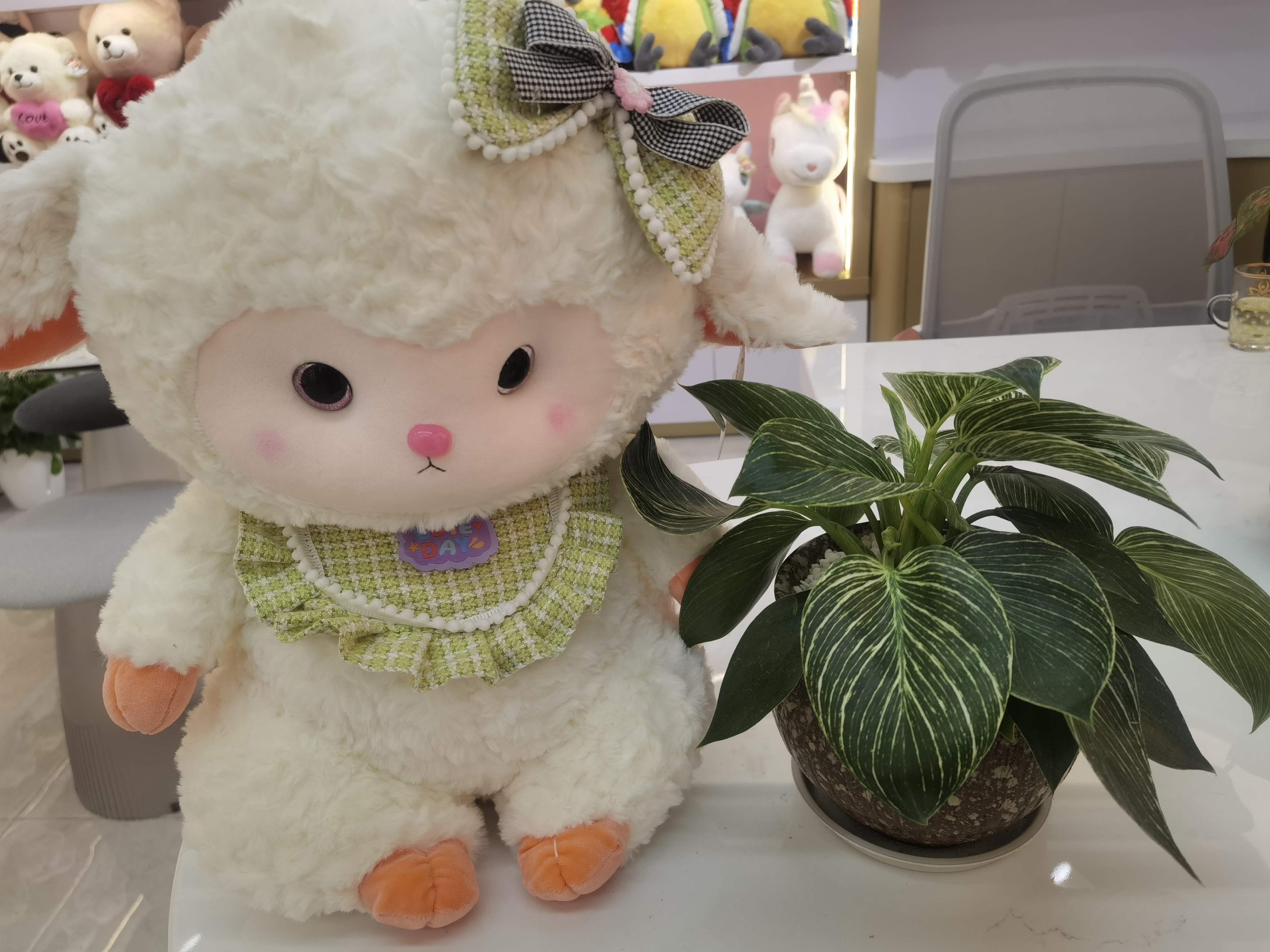 45CM cute alpaca doll, a heartwarming plush toy with a cute outfit that attracts onlookers
