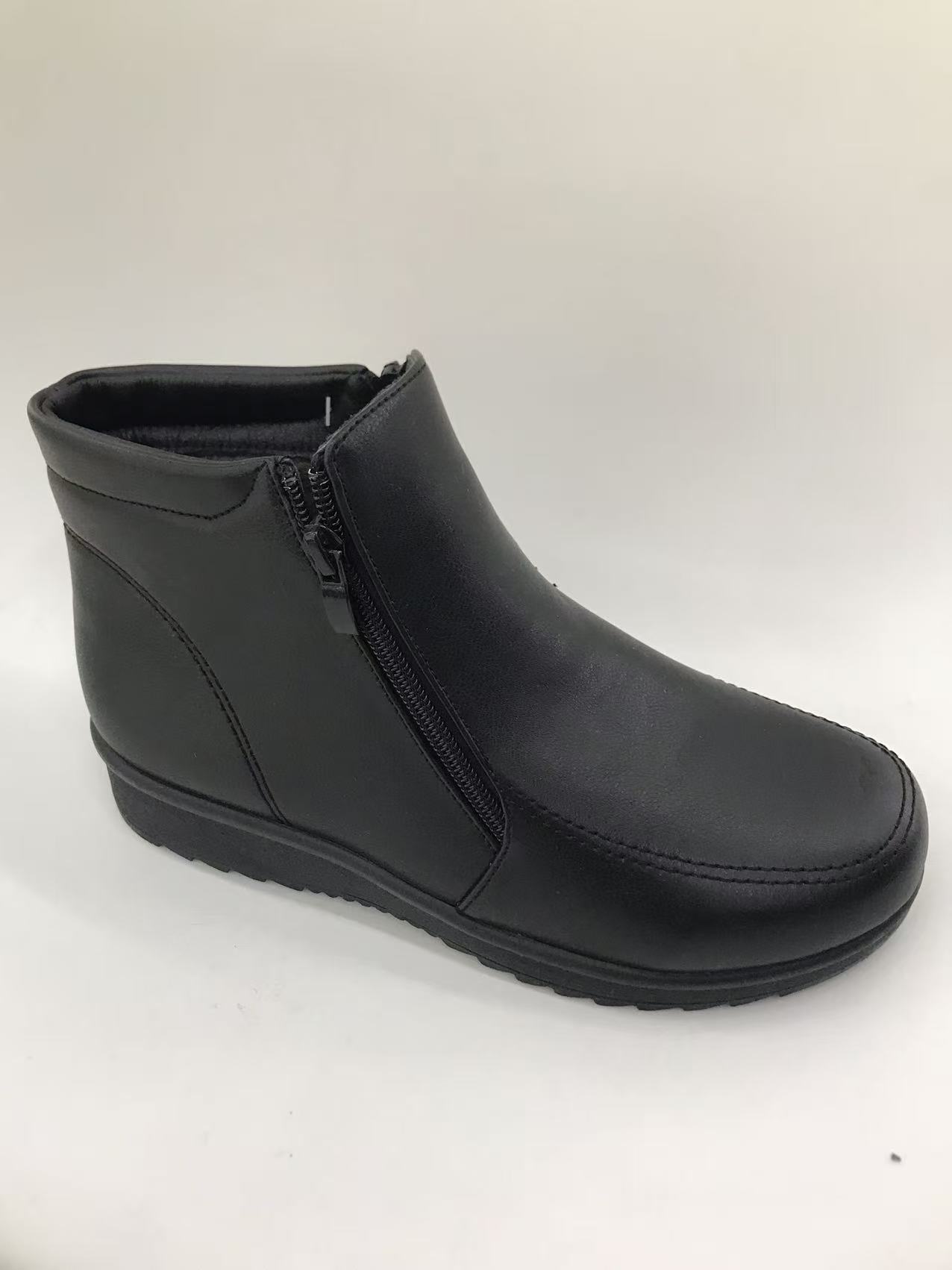 Ethnic-style boots are fashionable and casual for women in winter. They are large-sized ethnic-style boots full figure
