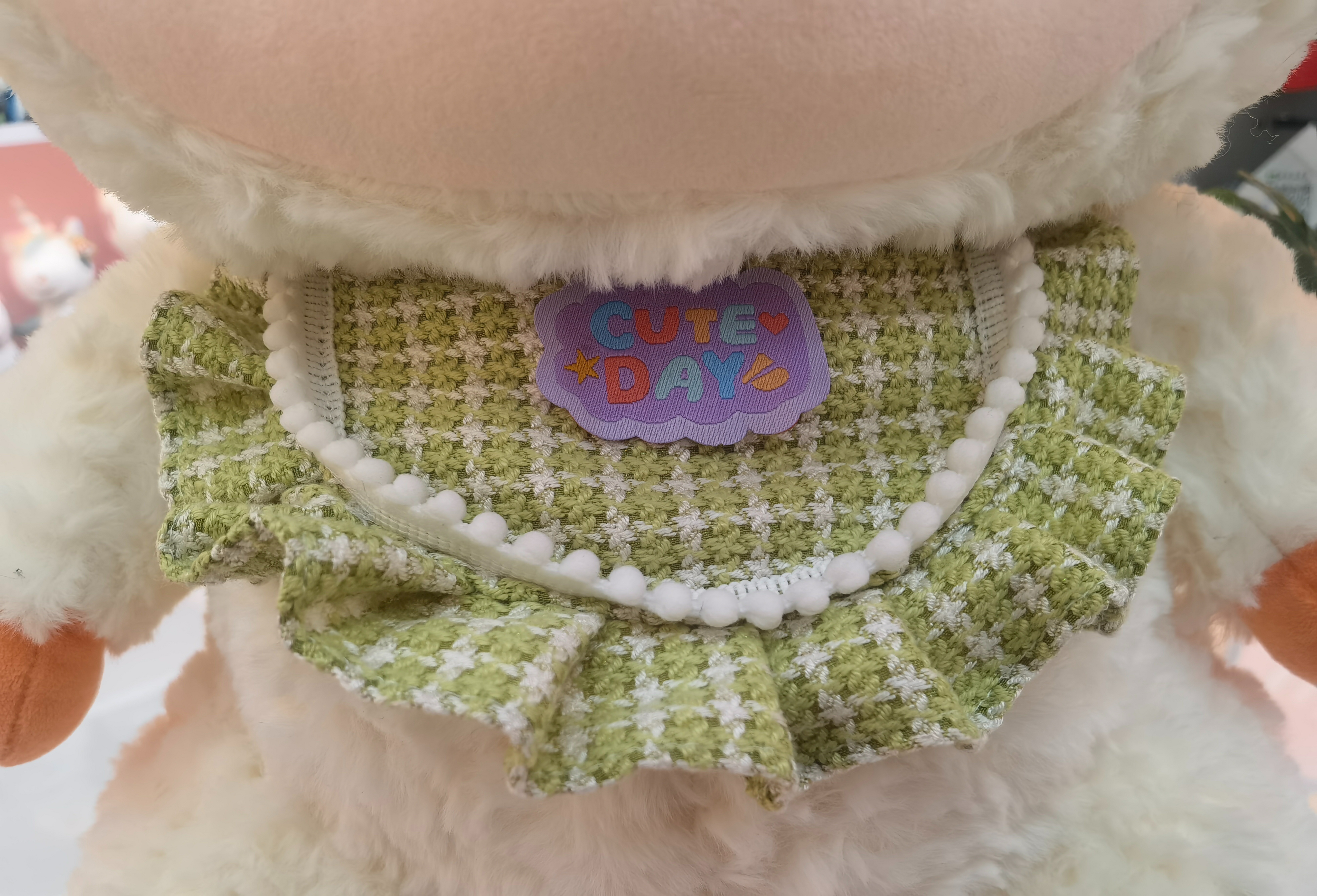 45CM cute alpaca doll, a heartwarming plush toy with a cute outfit that attracts onlookers Specification image