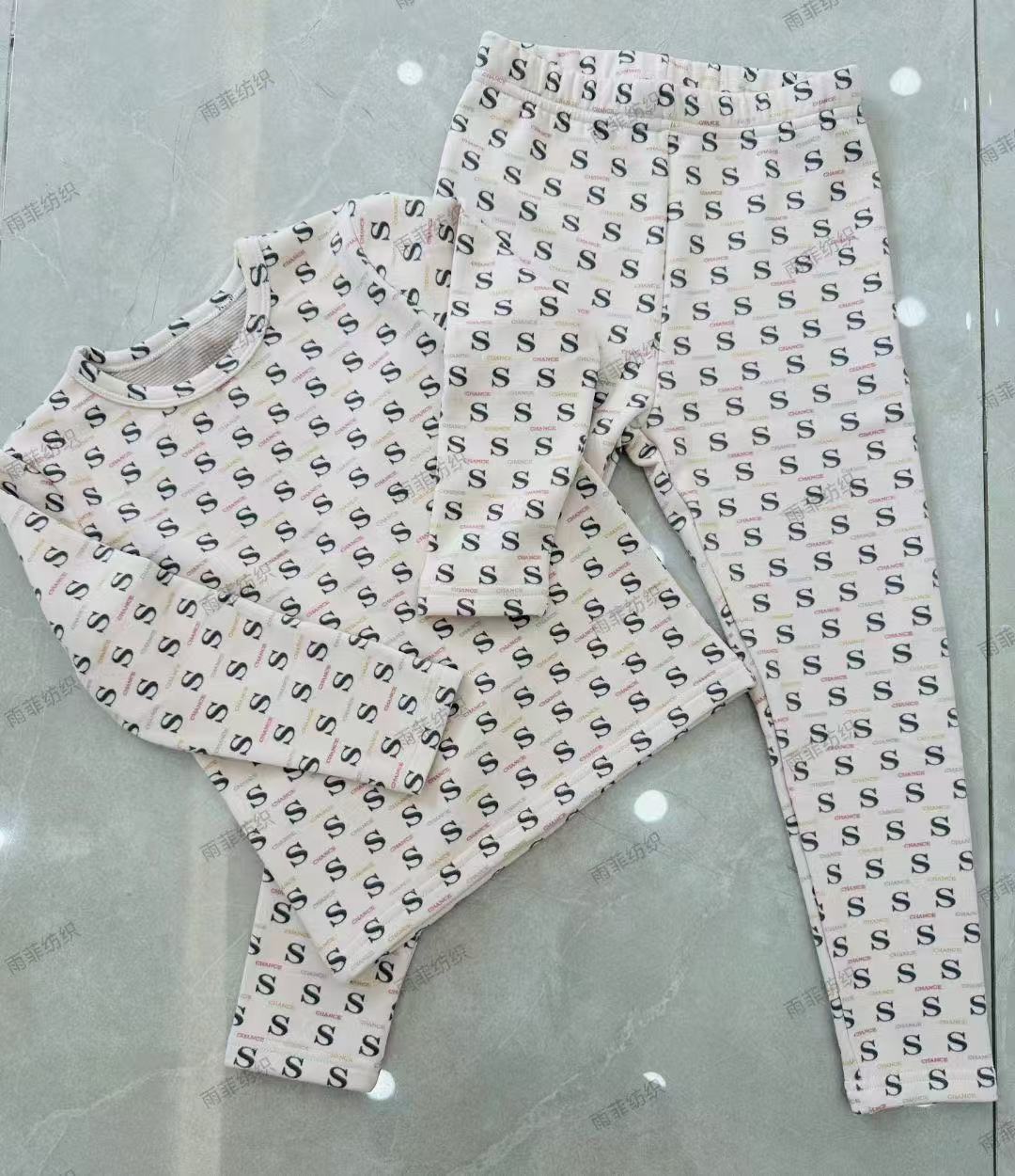 童装/儿童家居服/保暖裤男女宽松居家/儿童家居服秋冬/罩衣儿童秋冬卡通产品图