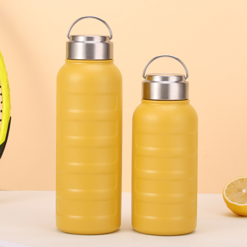 New 304 stainless steel insulated board large-capacity vacuum double-layer water cup, outdoor convenient car portable water bottle Application Scenario
