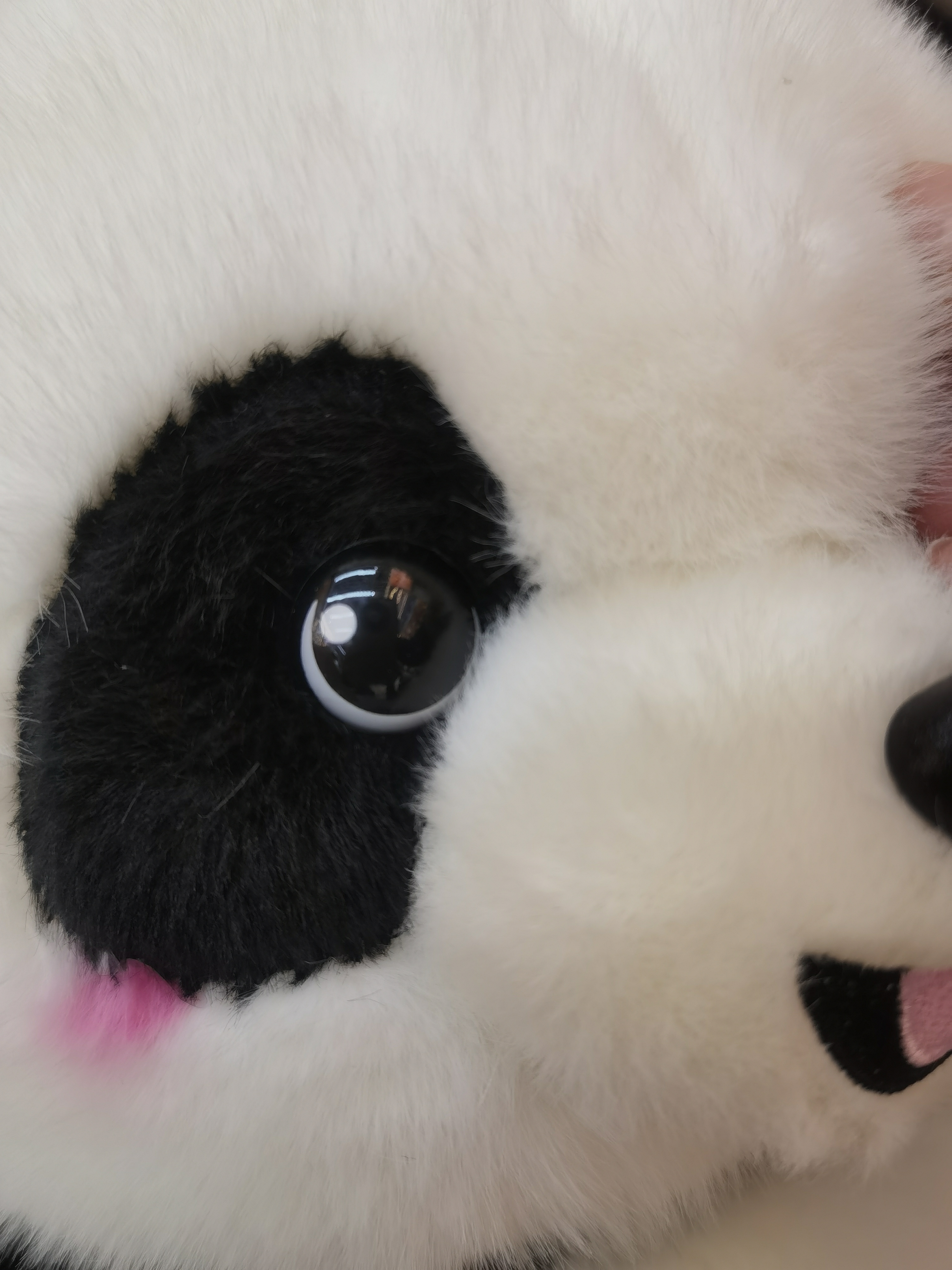 A 25CM cute panda doll makes its debut, with a red umbrella on its head, full of cuteness! Item Picture