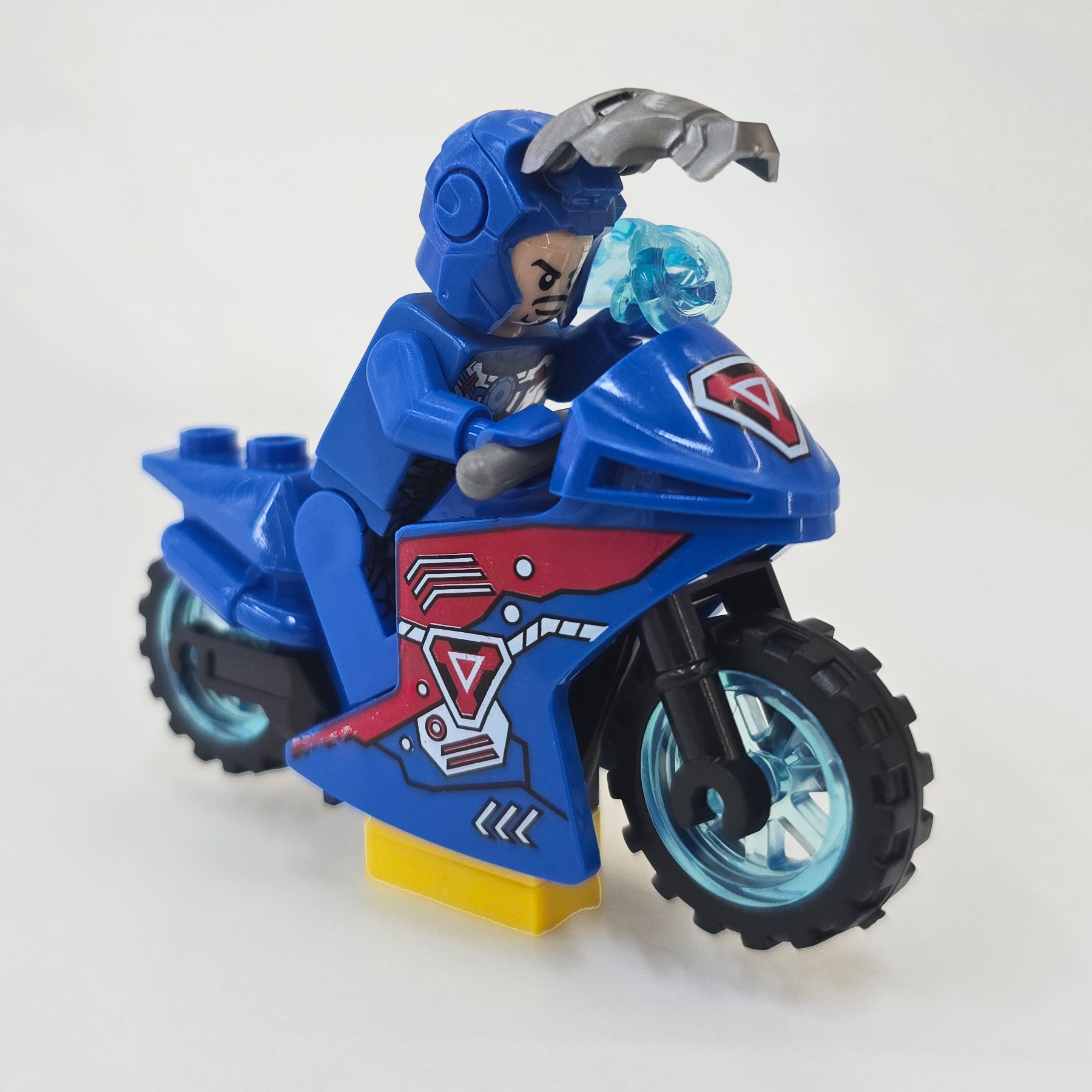 Iron Man minifigure motorcycle compatible with LEGO children's educational toys and figurines factory export wholesale with weapons, Avengers, Marvel, Captain America, Spider-Man Minifigure 2 yuan 20 pieces Application Scenario