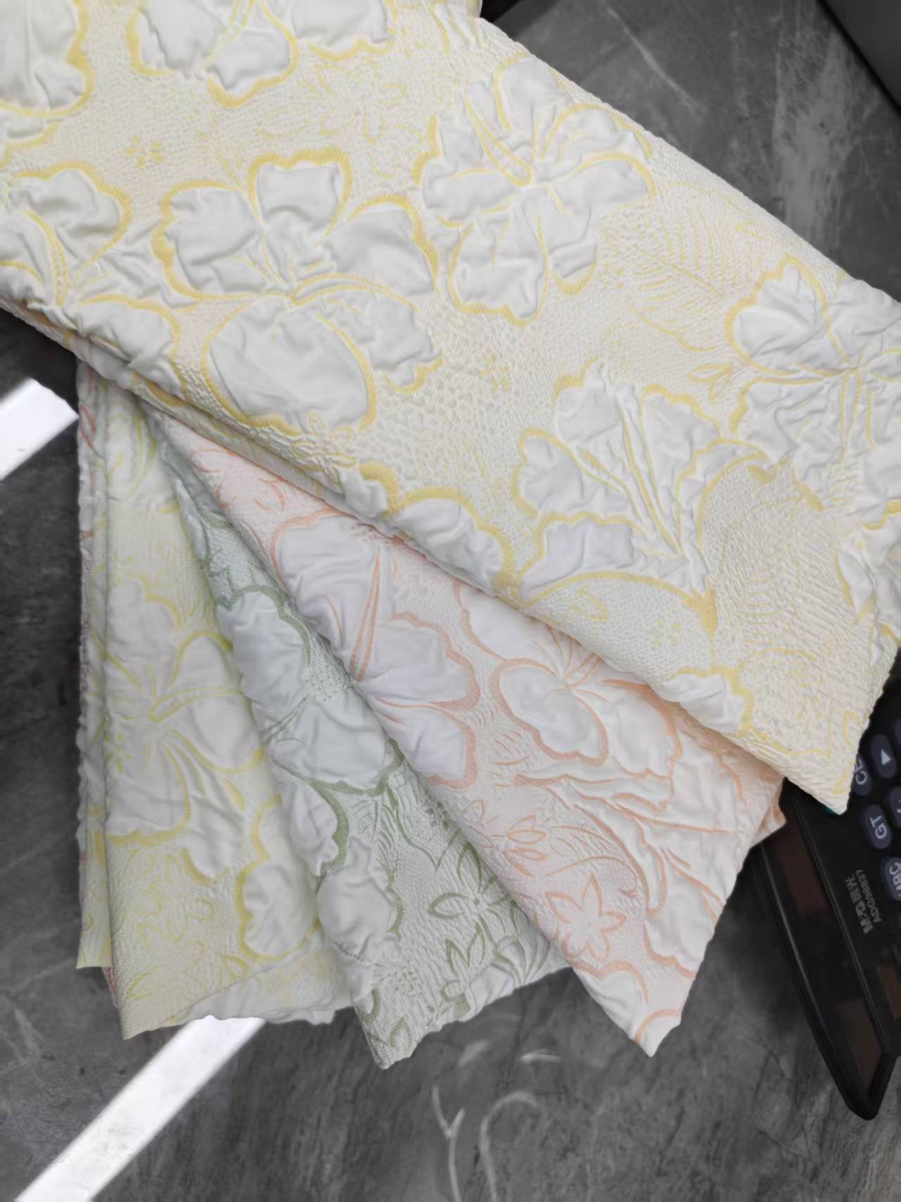 Bubble wrap composite fabric for clothing, accessories, pet supplies, bags and accessories