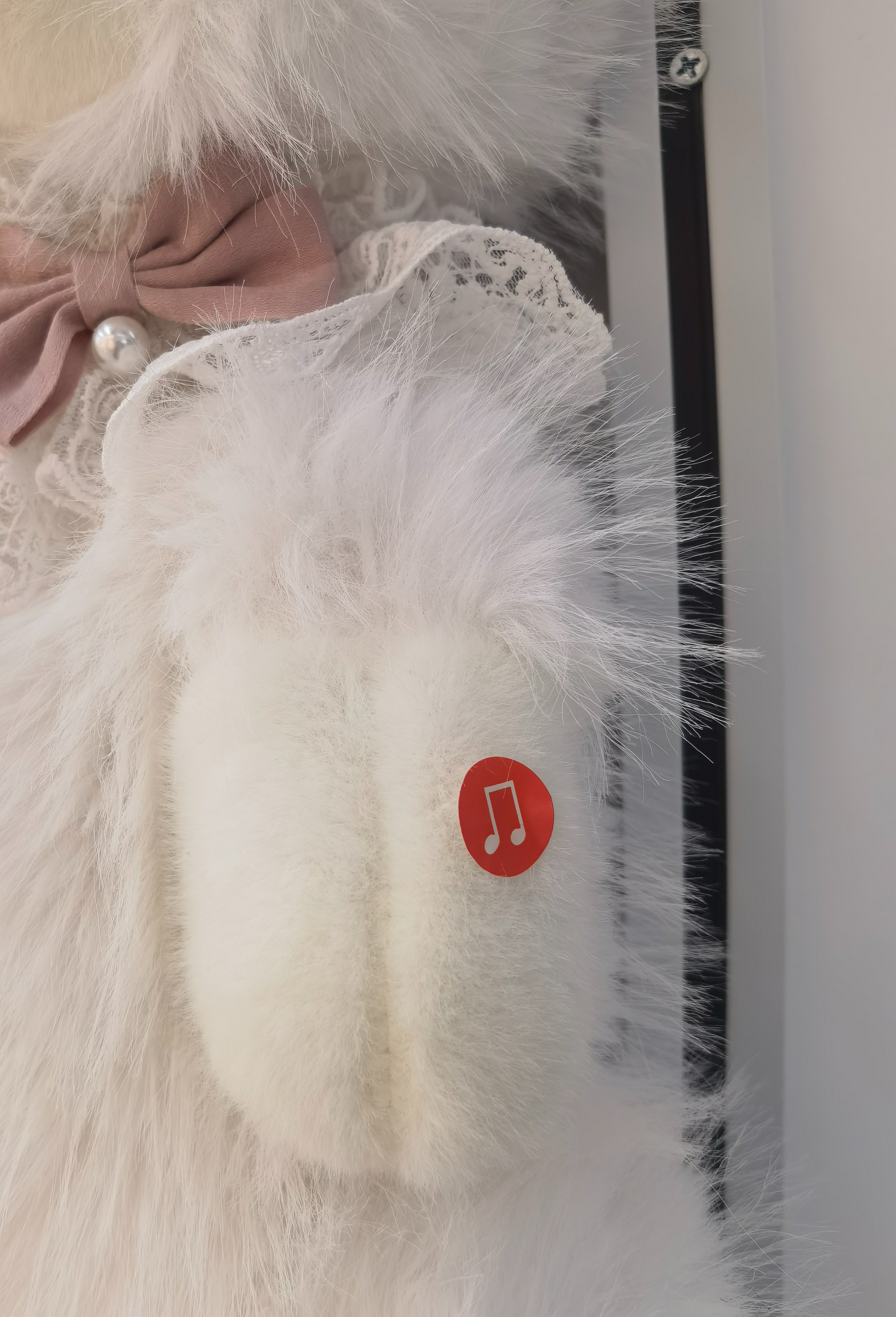 The luxurious grey and white fur bag with golden zipper details exudes a sense of high-end fashion. Super soft Item Picture