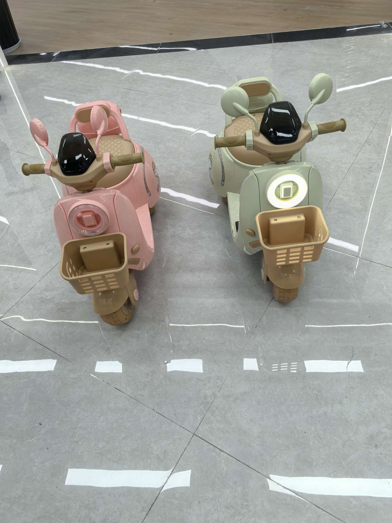 儿童电动车实物图