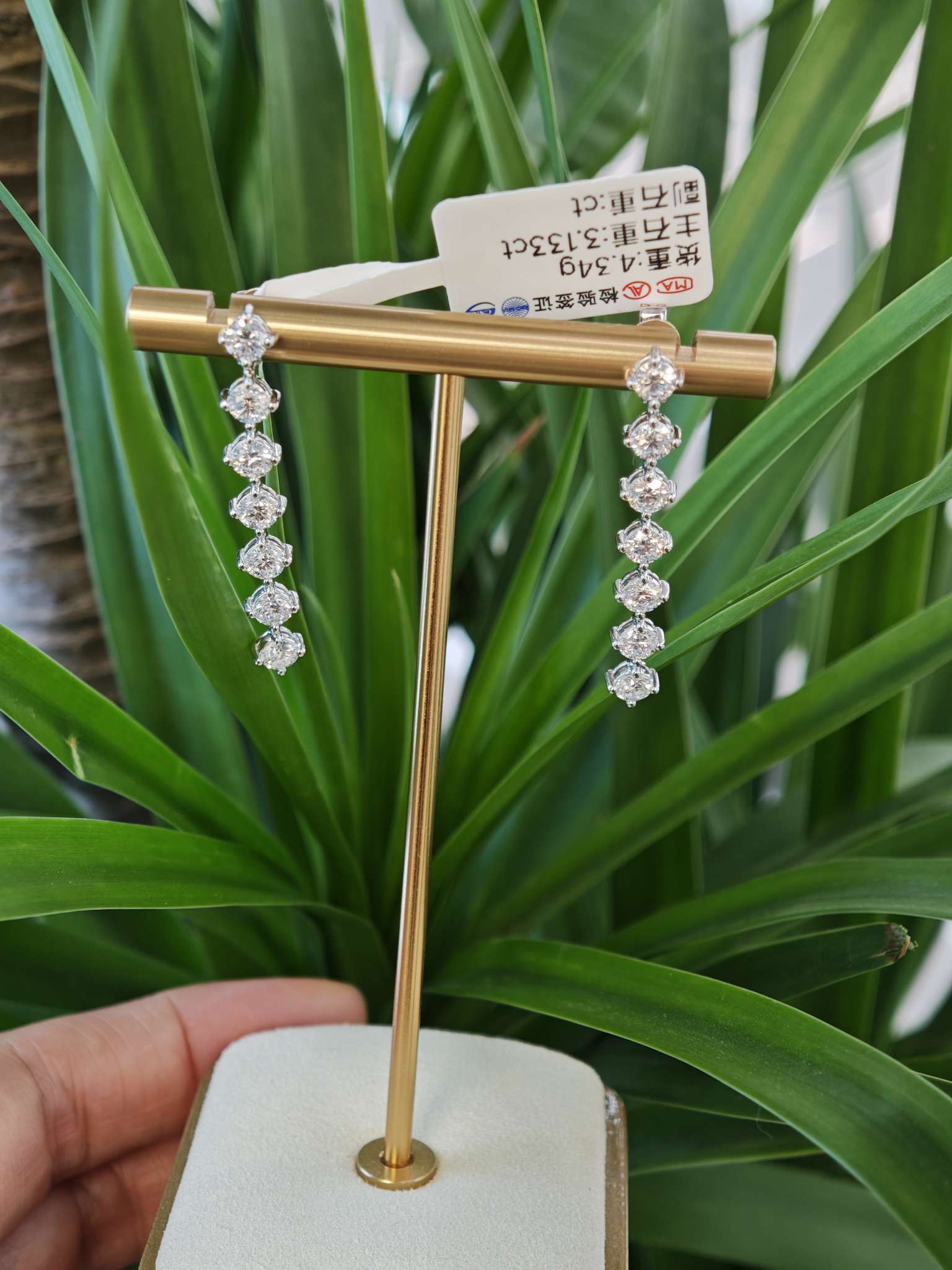 9K白镶嵌培育钻耳钉