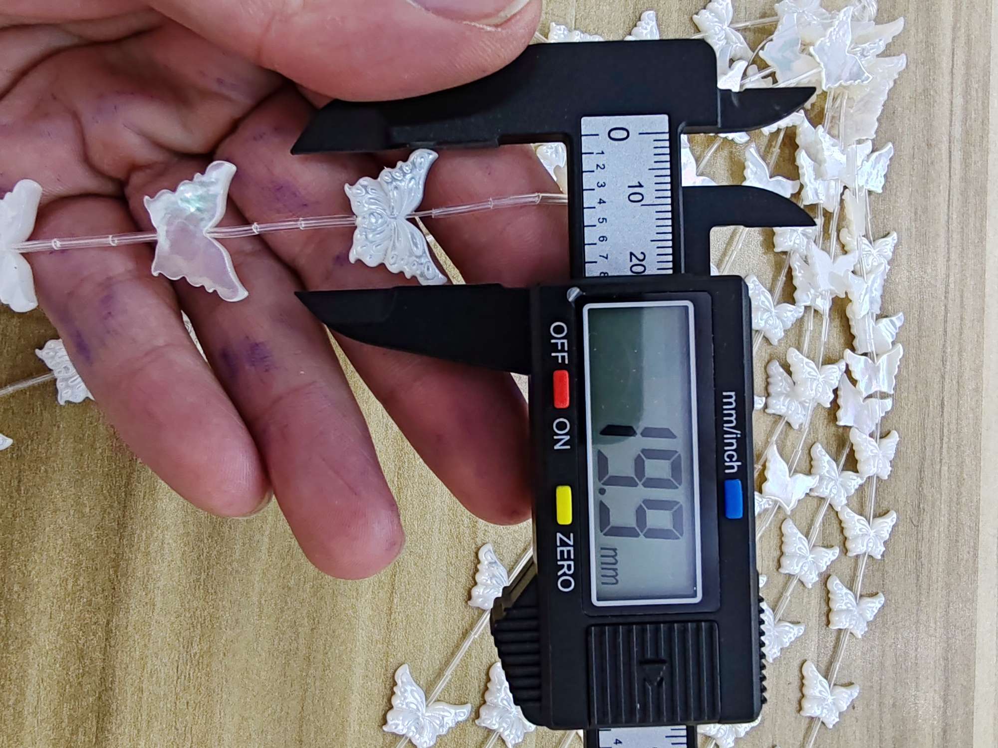 Natural shell white butterfly shell carved butterfly DIY accessories and jewelry accessories Application Scenario
