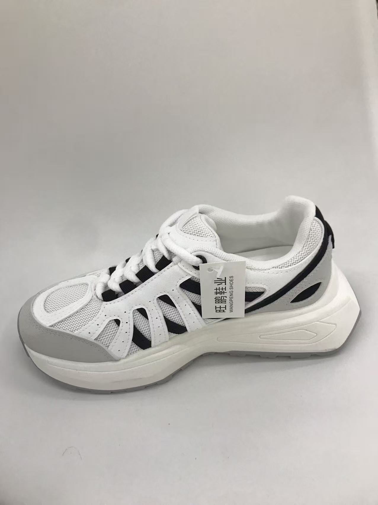 Women's shoes and sports shoes are breathable, comfortable and trendy. Low-top sneakers are transparent details Picture