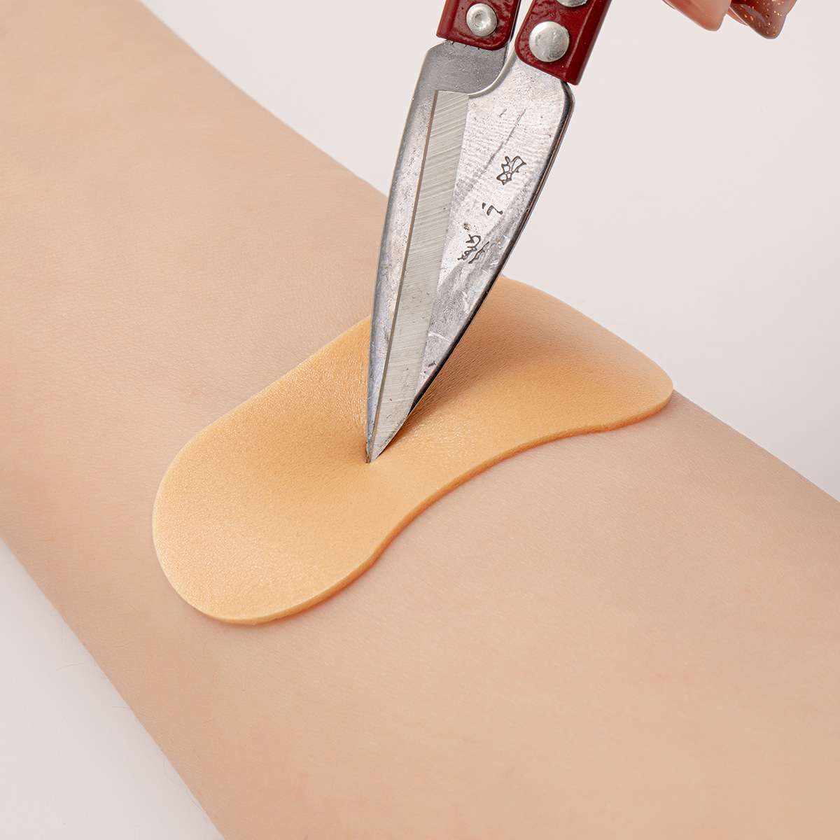 In-stock PE invisible multi-functional anti-abrasion foot stickers, anti-abrasion heel stickers for high heels, waterproof, breathable and anti-abrasion stickers detail image 4