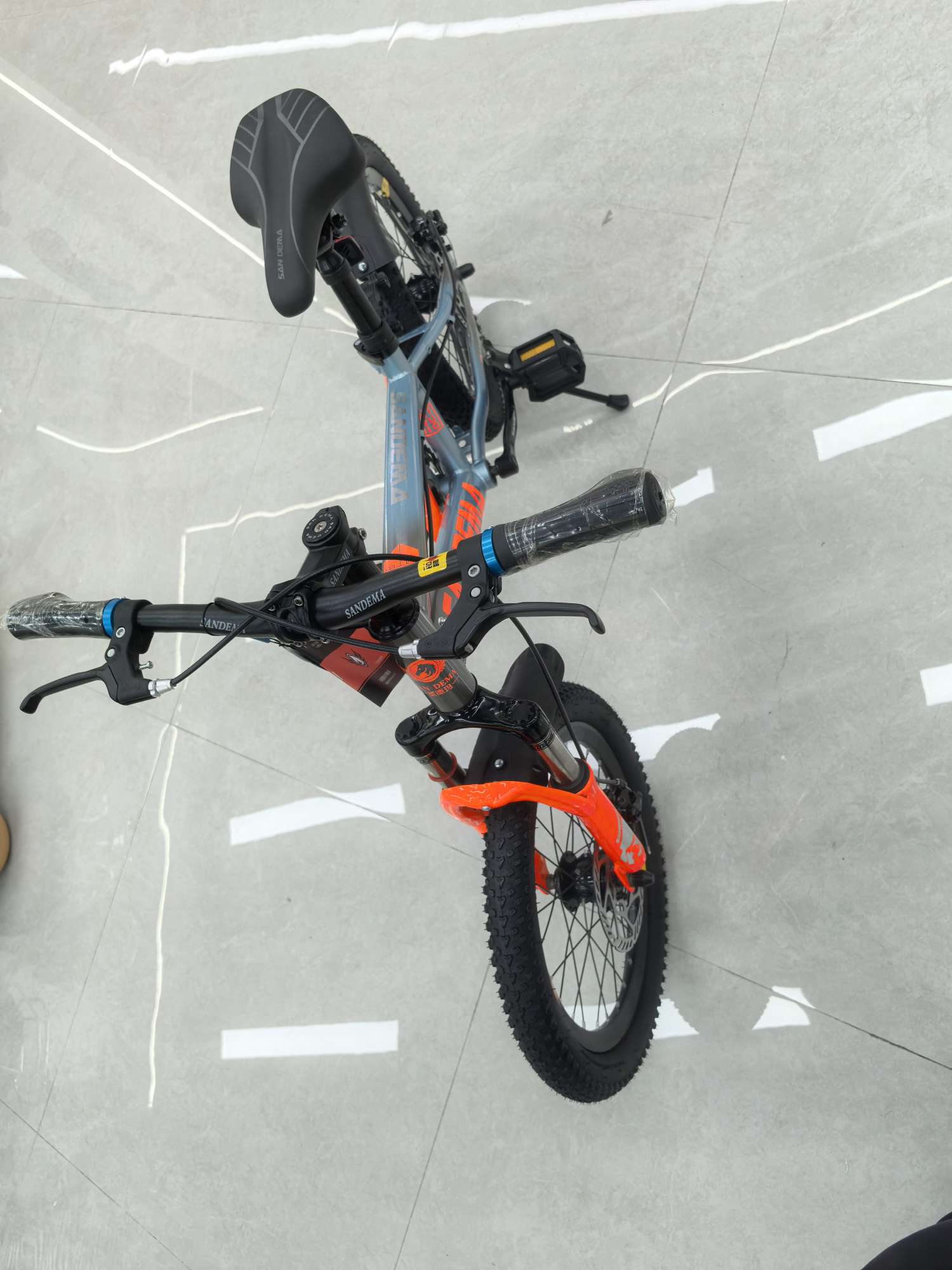 公路自行车赛车运动户外骑行装备轻量耐用专业公路车竞技款