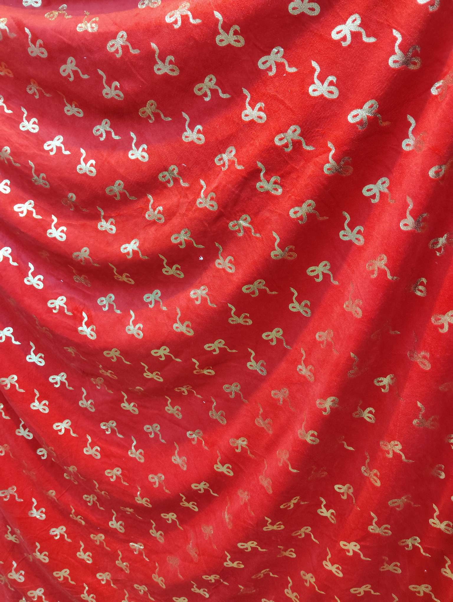New crystal velvet with gilding detail image 3