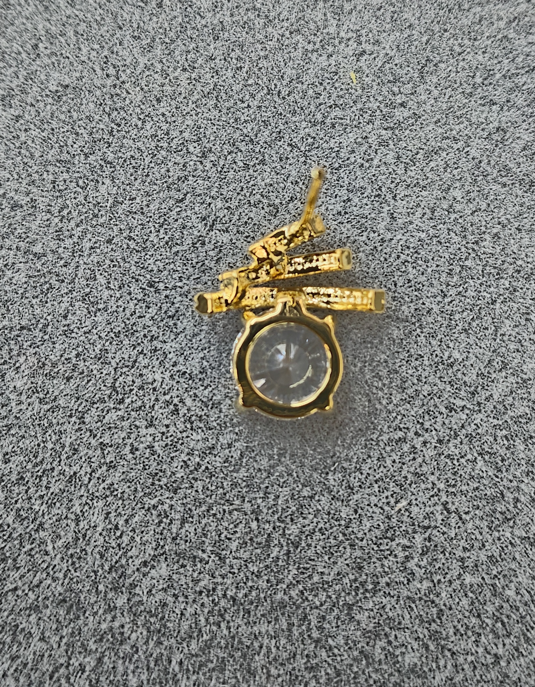 In 2025, the new Waka Mi model features high-end, stylish, exquisite, delicate, versatile, fashionable and elegant zirconia ear studs that shine brilliantly Application Scenario