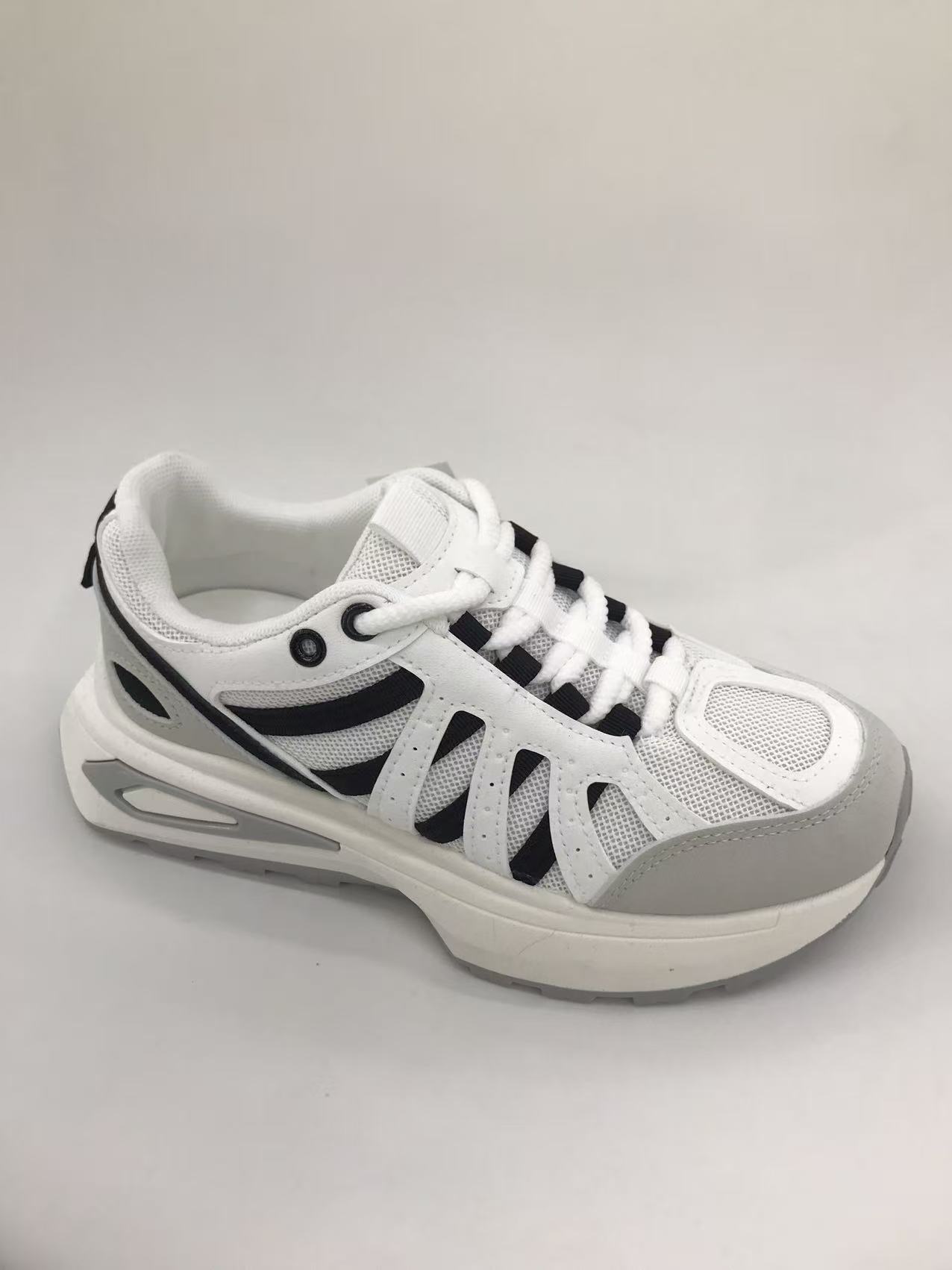 Women's shoes and sports shoes are breathable, comfortable and trendy. Low-top sneakers are transparent full figure