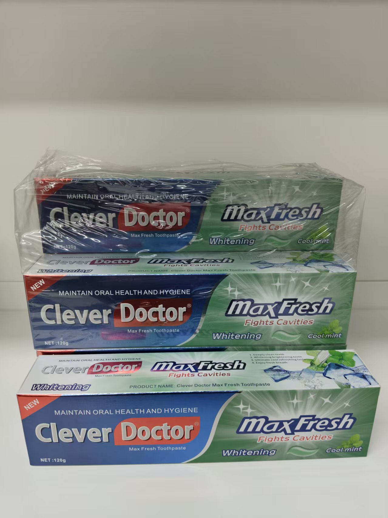 maxi limpio120g牙膏冰爽薄荷牙膏水晶膏体成人牙膏出口日用品白底实物图