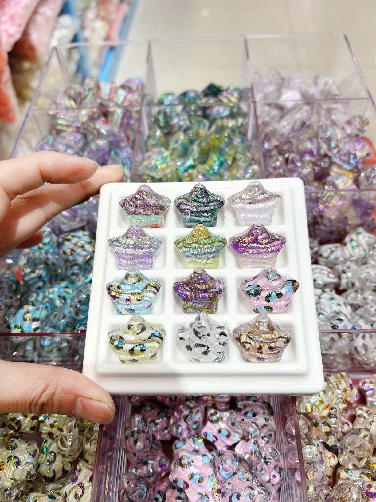 Resin oil painting five-pointed star perforated mobile phone chain, short fashionable mobile phone lanyard bead mobile phone chain, long mobile phone crossbody chain bracelet for women Specification image