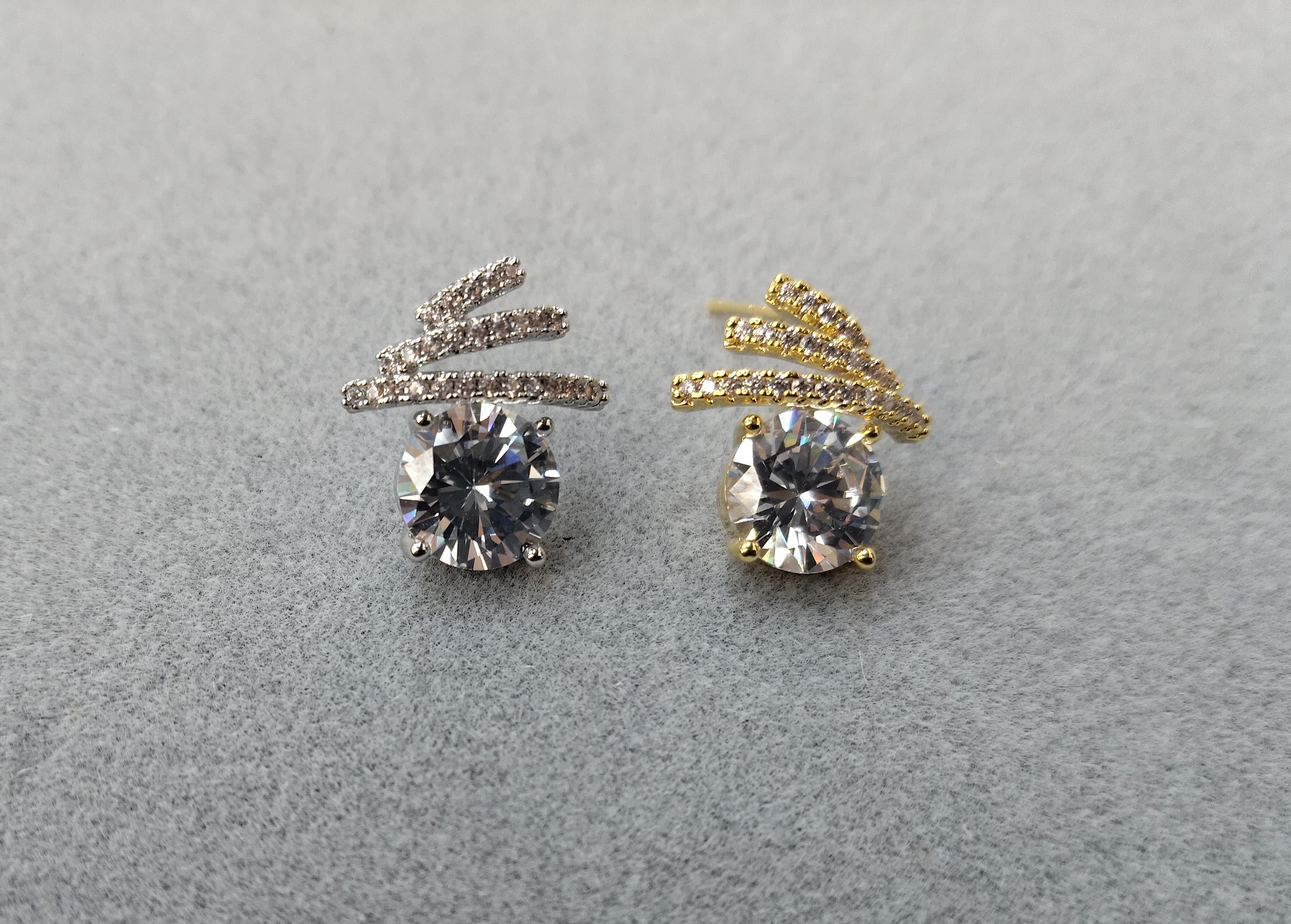 In 2025, the new Waka Mi model features high-end, stylish, exquisite, delicate, versatile, fashionable and elegant zirconia ear studs that shine brilliantly details Picture