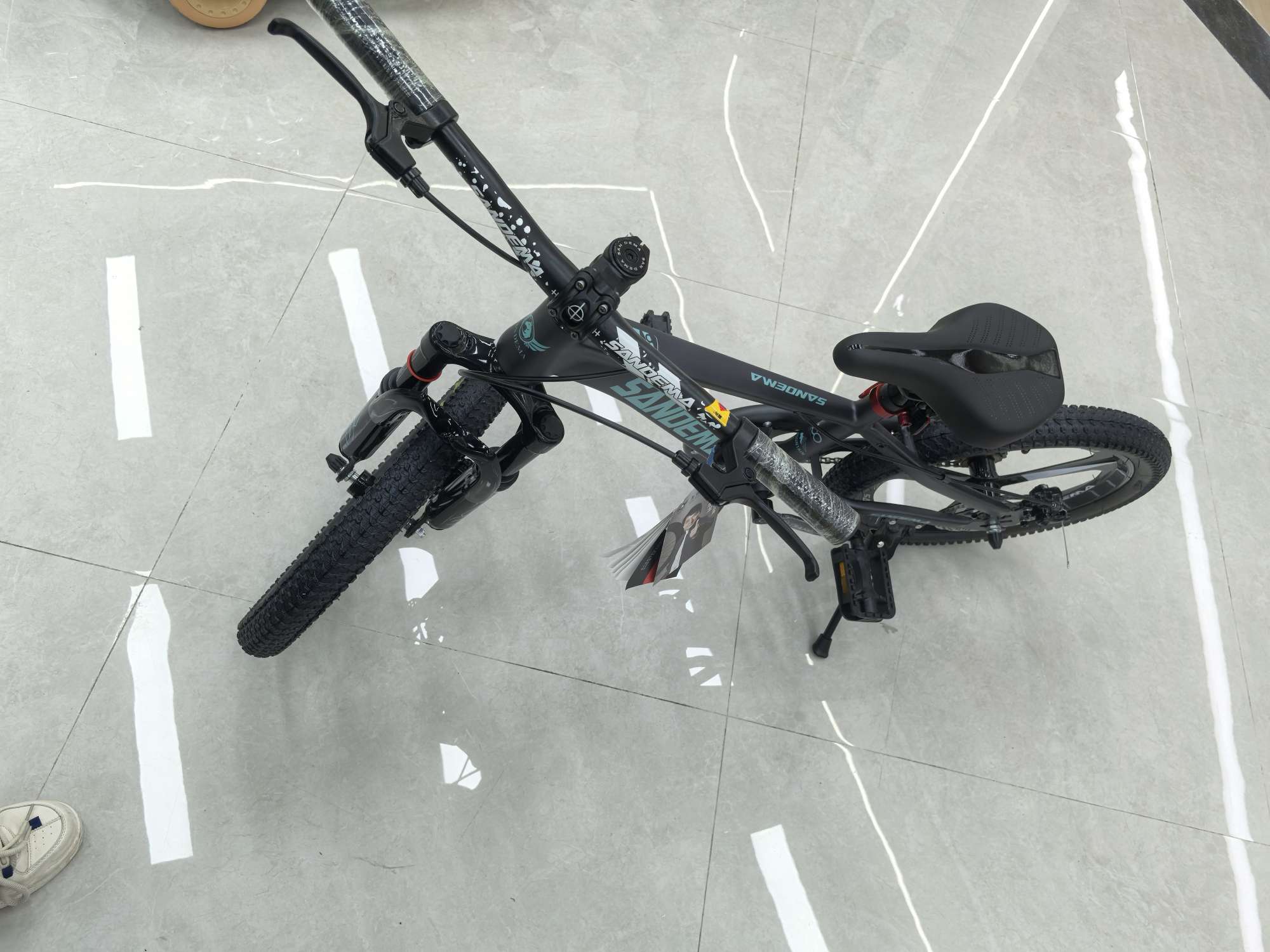 公路自行车赛车运动户外骑行装备轻量耐用专业竞技款适用男女款