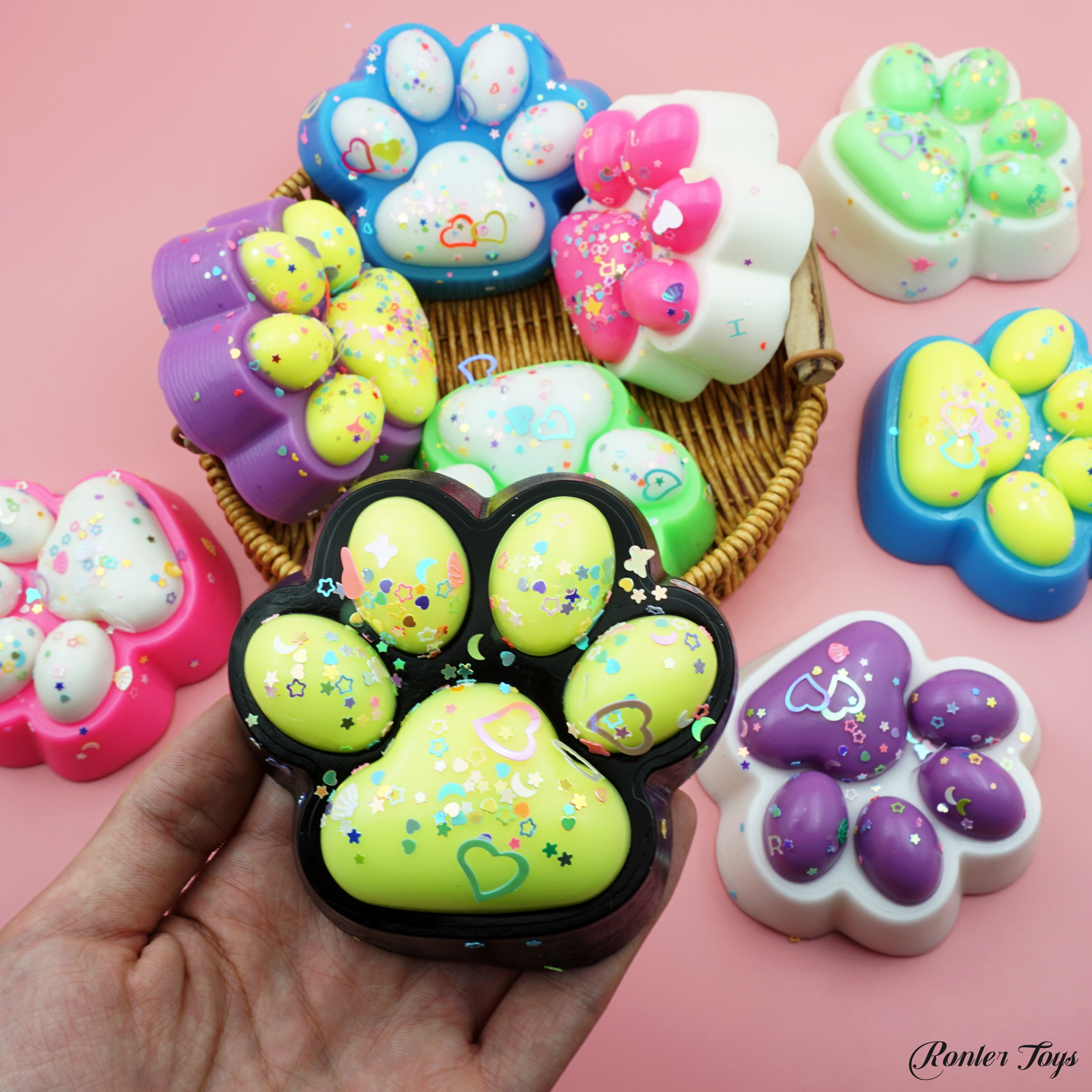 A brand-new extra-large cat paw pinch toy, a stress-relieving and venting toy. Item Picture