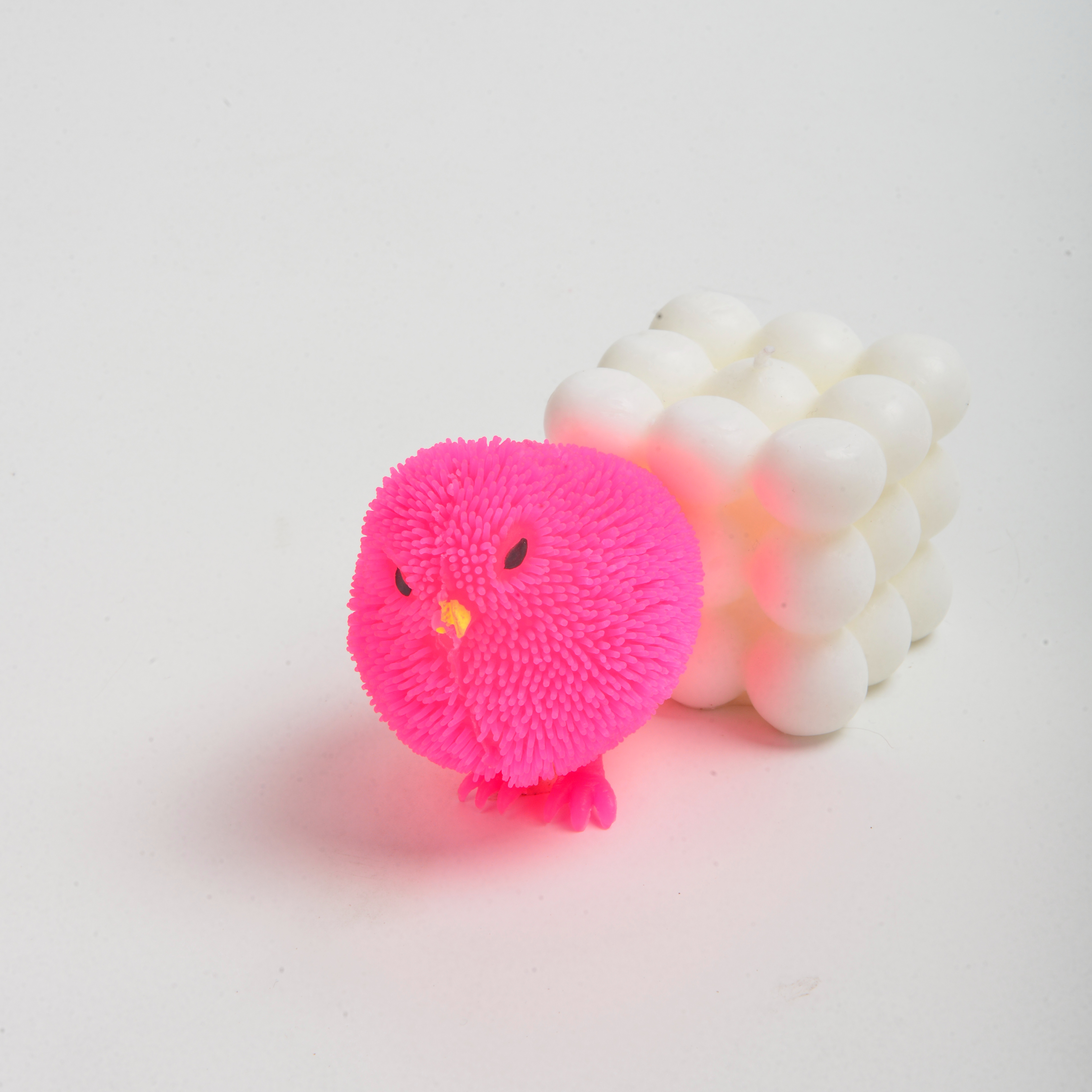 Decompression chick TPR toy, squeeze and play, eco-friendly soft gel flashing toy, customizable color and size, no deformation. Specification drawing