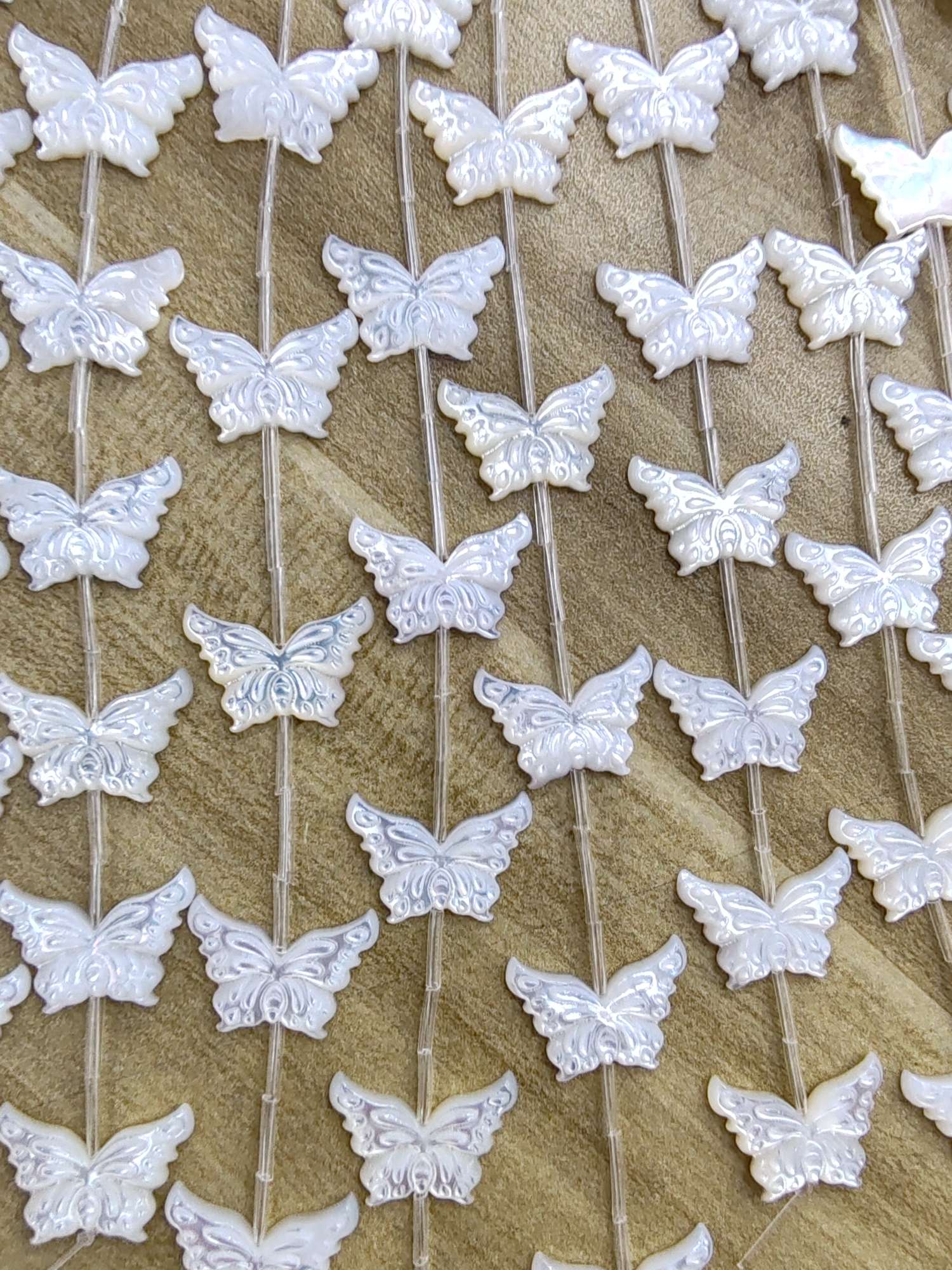 Natural shell white butterfly shell carved butterfly DIY accessories and jewelry accessories